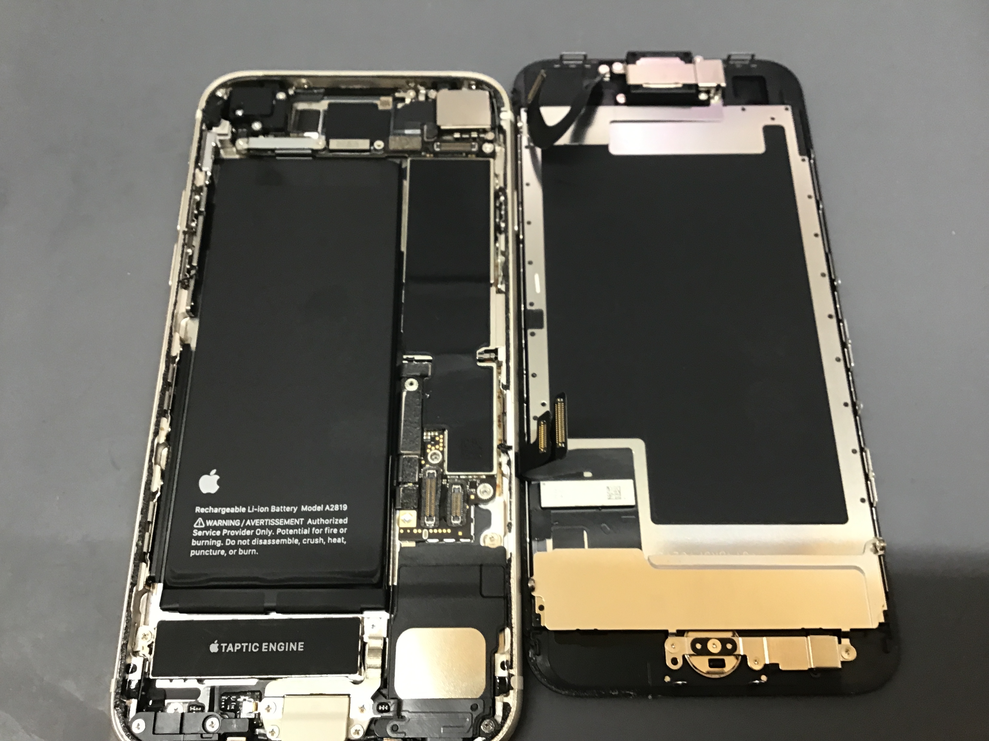iPhoneSE3のバッテリー交換は、データそのまま・即日修理のスマホ修理工房京王聖蹟桜ヶ丘ショッピングセンターB館店へ！