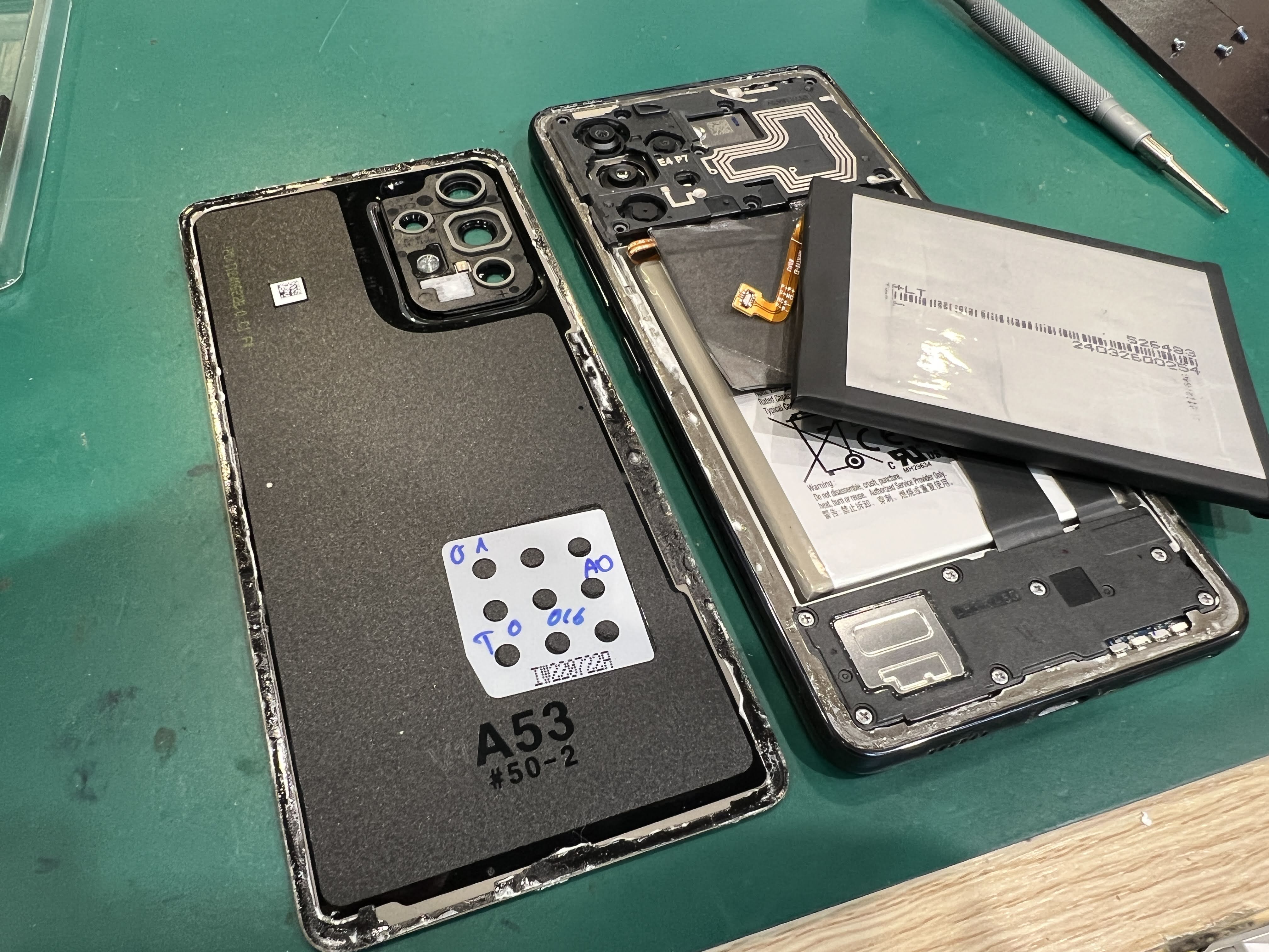 Galaxy A53（ギャラクシー）バッテリー交換修理！背面浮きの早期対応で安全に改善【スマホ修理工房ペリエ千葉店】