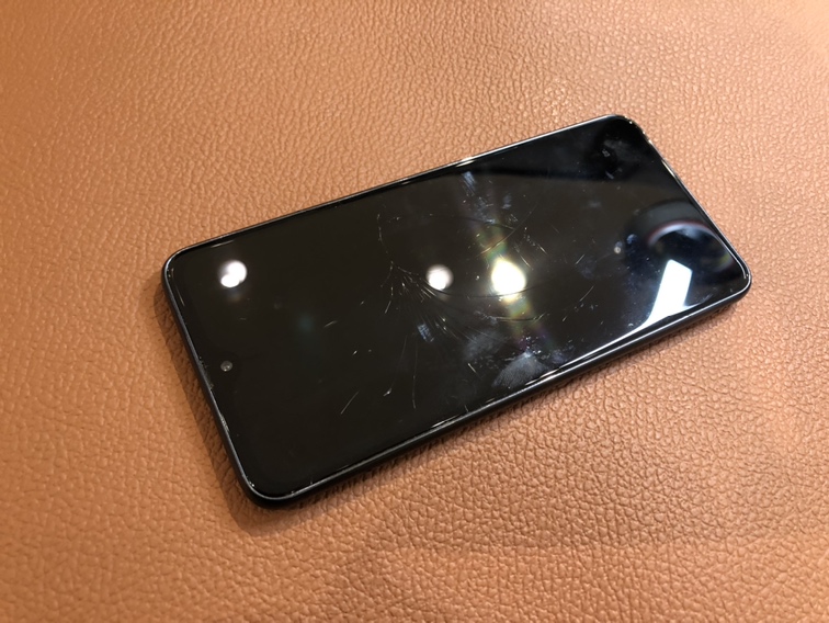 画面が割れてしまったGalaxyA21の修理を承りました！