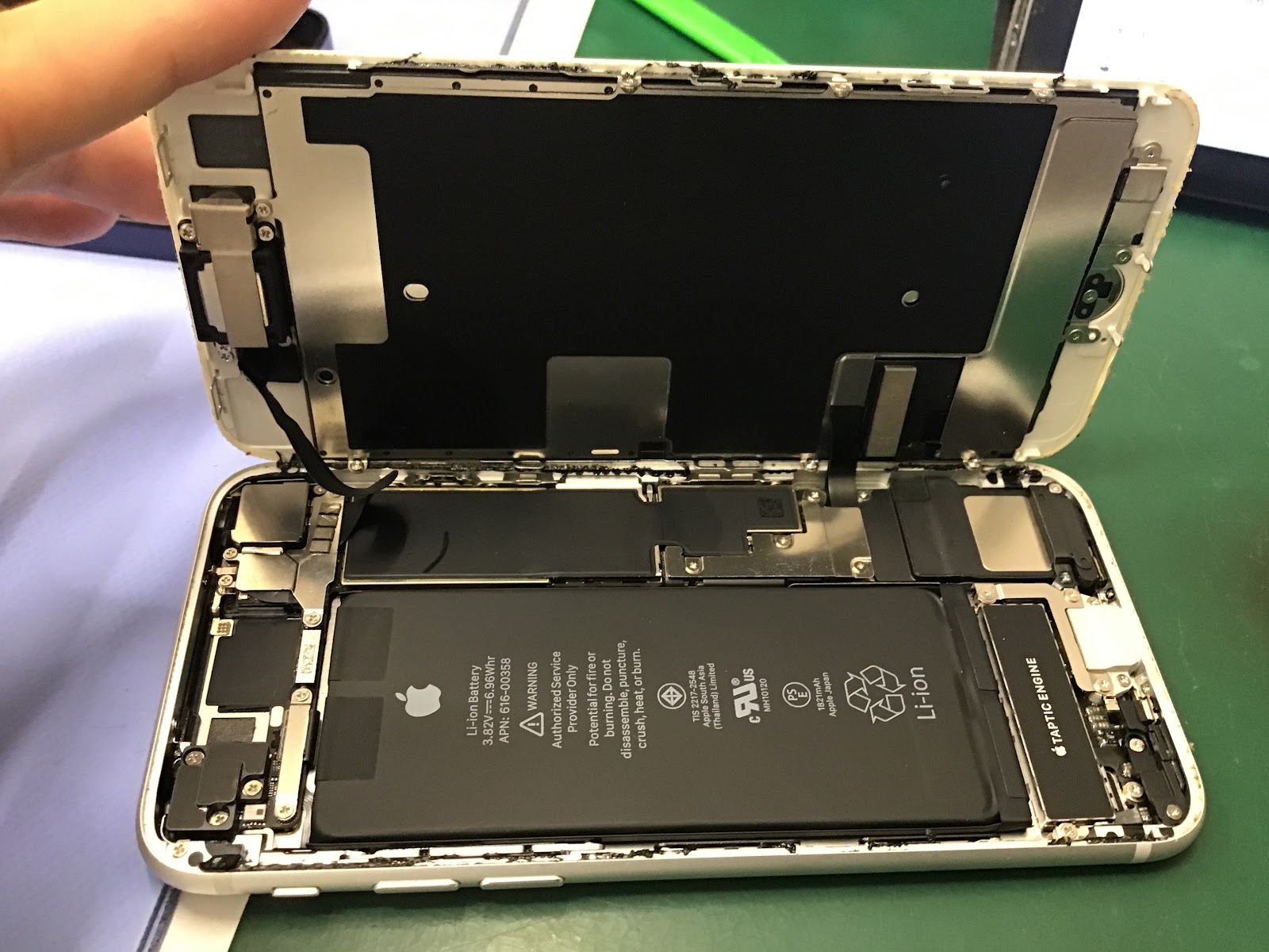 iPhone8　修理　データをそのまま・最短即日修理のスマホ修理工房八王子オクトーレ店にご相談ください！