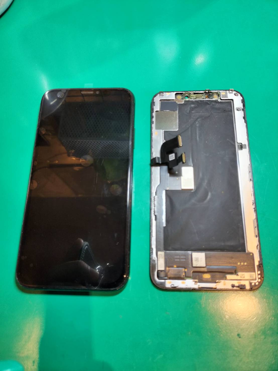 iPhone XSの表示不良を修理しました！【スマホ修理工房 調布パルコ店】