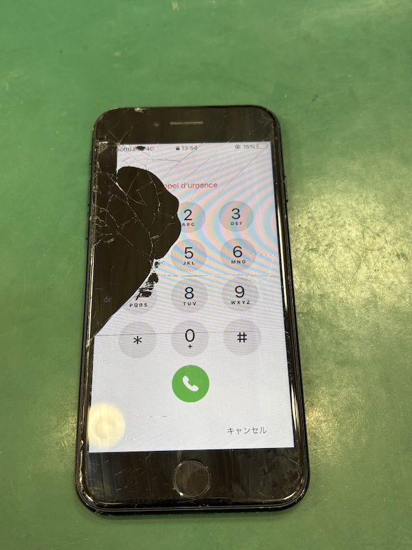 iPhoneSE3 放っておいたら、液晶不良が広がってきた、、