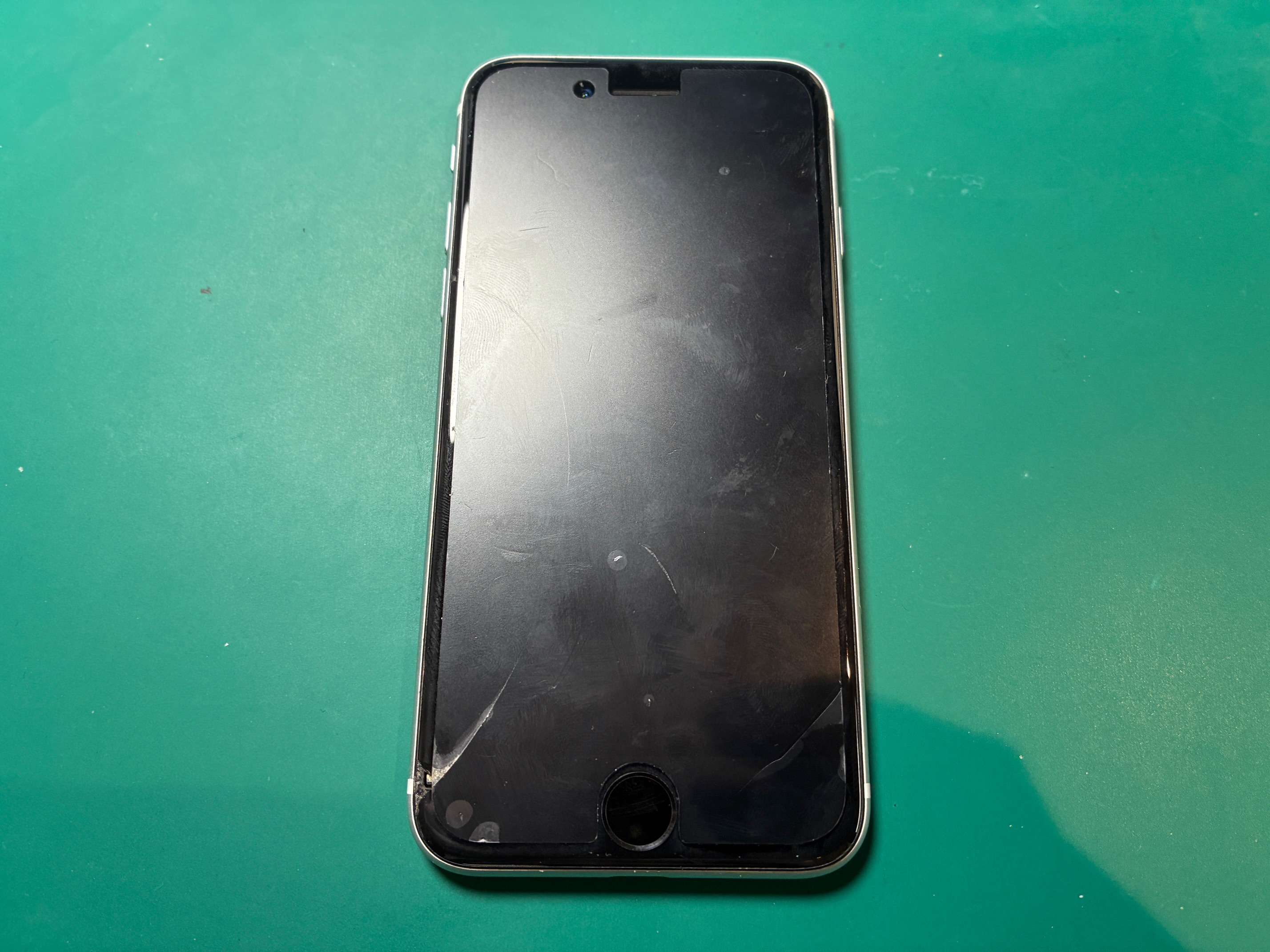 神戸市からお越しのお客様よりiPhoneSE2の画面交換をご依頼いただきました！