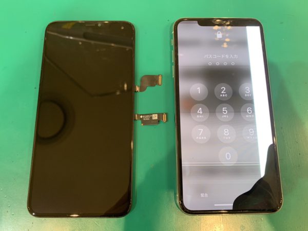 iPhoneXS Maxの画面交換修理前｜ひび割れたフロントパネルの状態【スマホ修理工房 新宿PePe店】