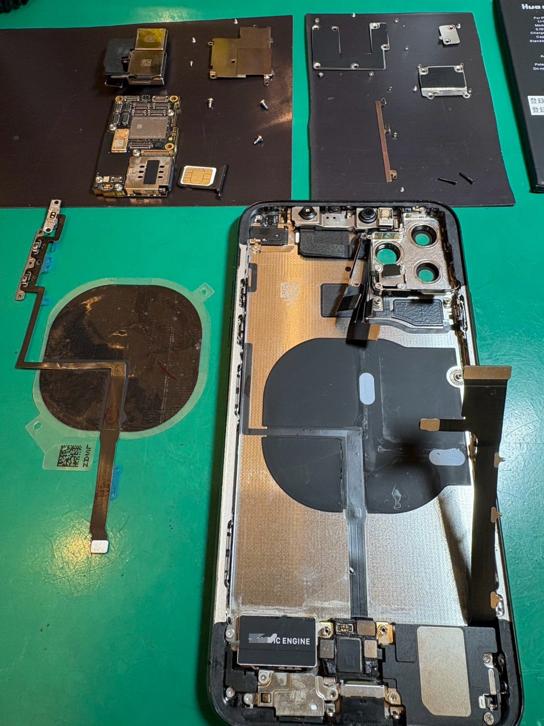 【スマホ修理工房新百合丘オーパ店】iPhone(アイフォン)11promax　PVMケーブル交換