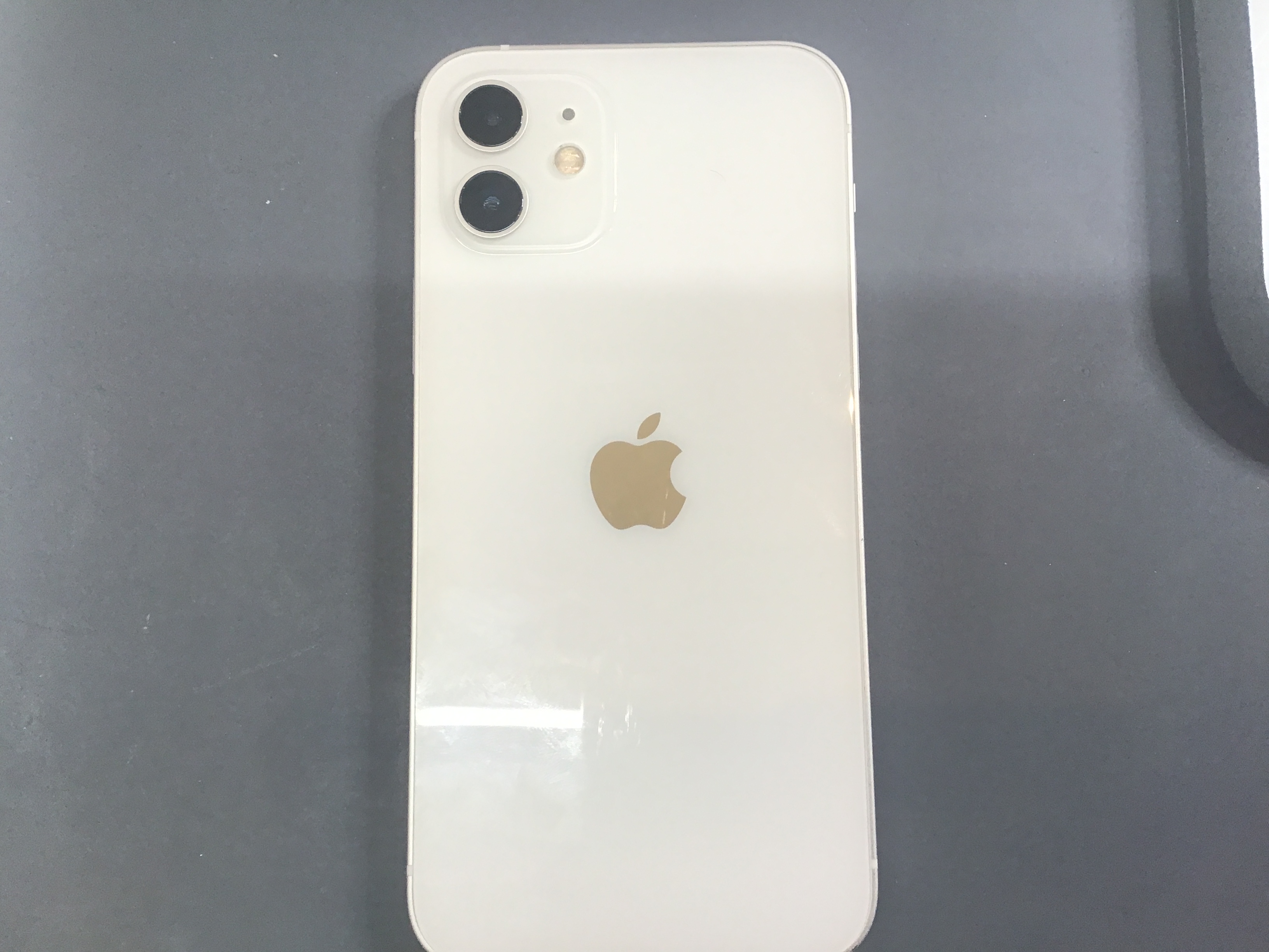 iPhone12の充電口交換はスマホ修理工房海老名ビナウォーク店へお越しください