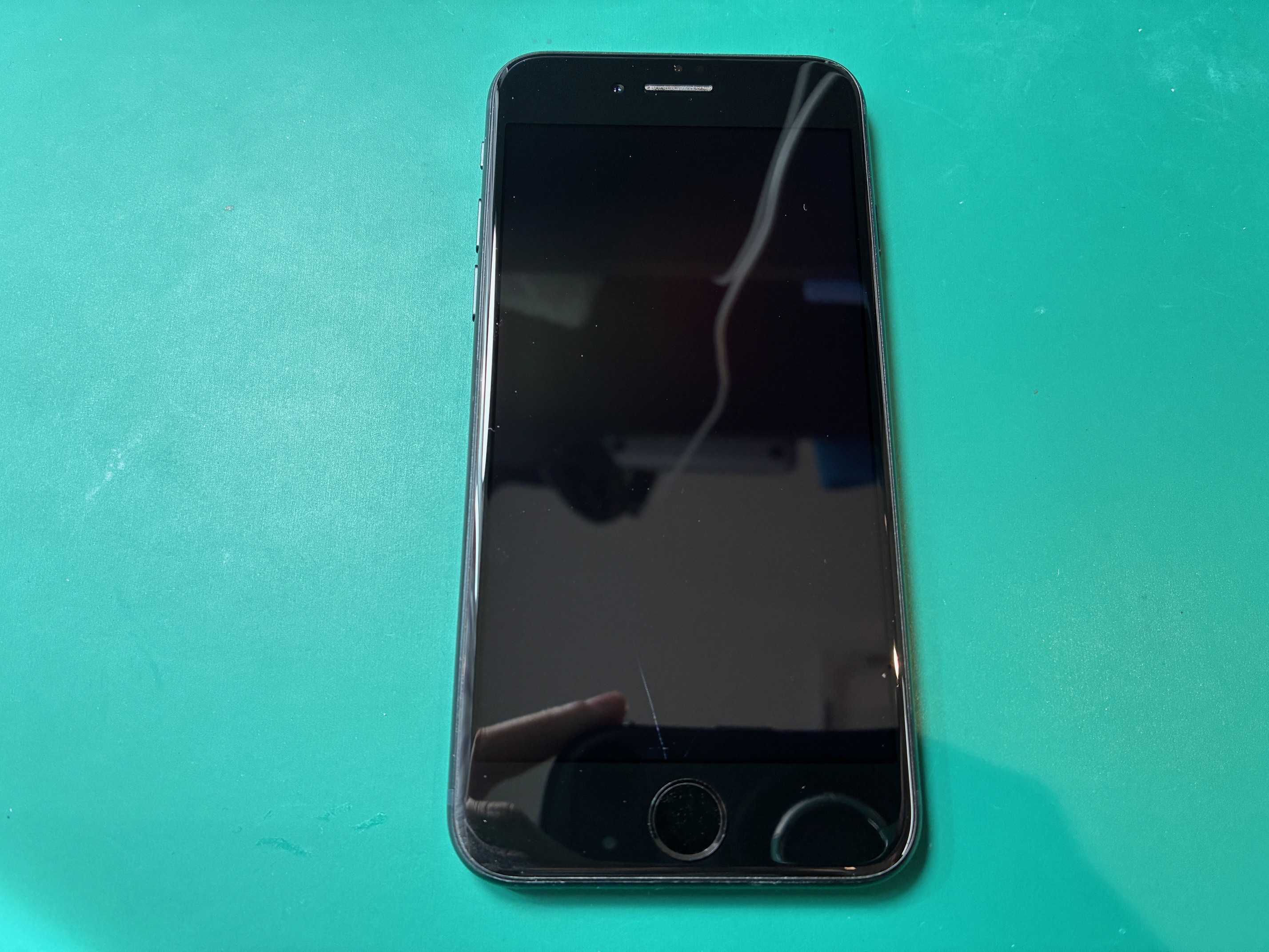 明石市からお越しのお客様よりiPhoneSE3の画面交換をご依頼いただきました！