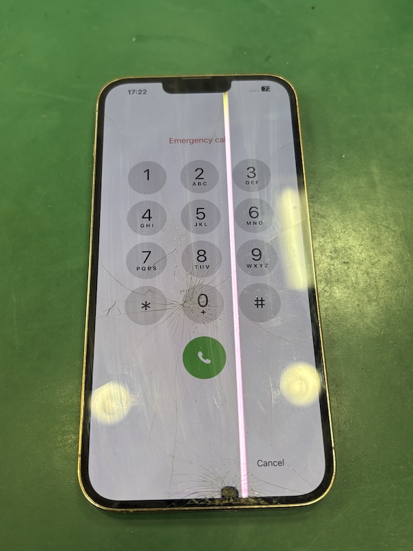 iPhone13ProMax 数回落として、線と液晶漏れが出た😭