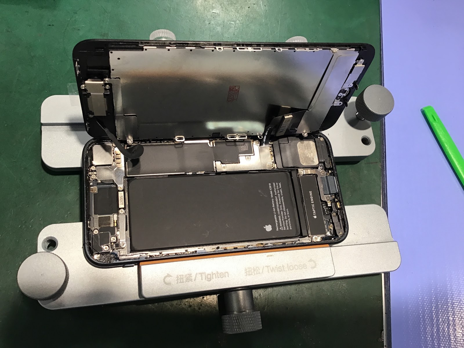 iPhoneSE３のバッテリー交換ならデータそのまま修理可能なスマホ修理工房秋津店へ！