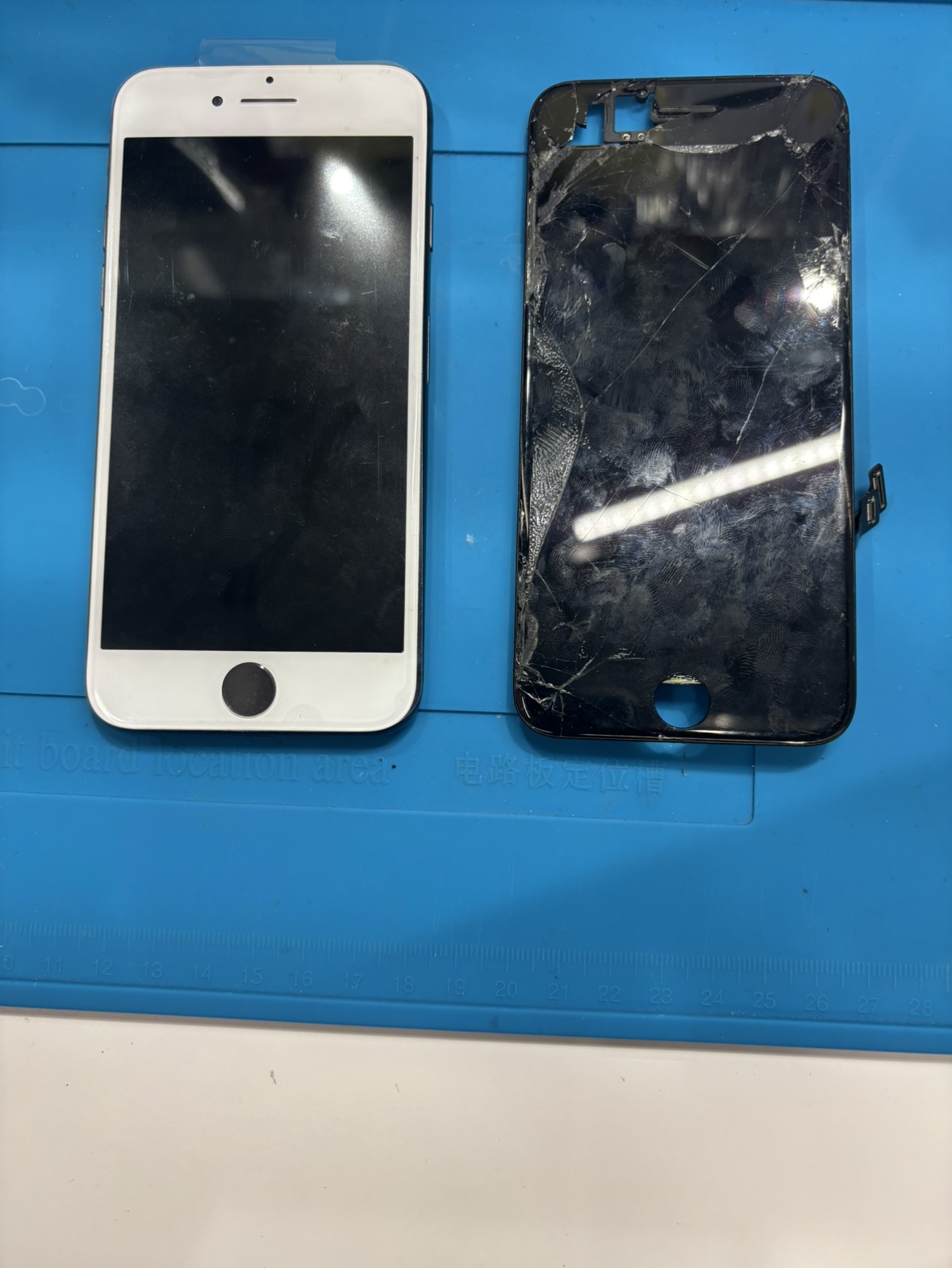 画面が割れてしまった！？iPhone SE2 の画面交換なら「スマホ修理工房　池袋P'パルコ本店」にお任せください！