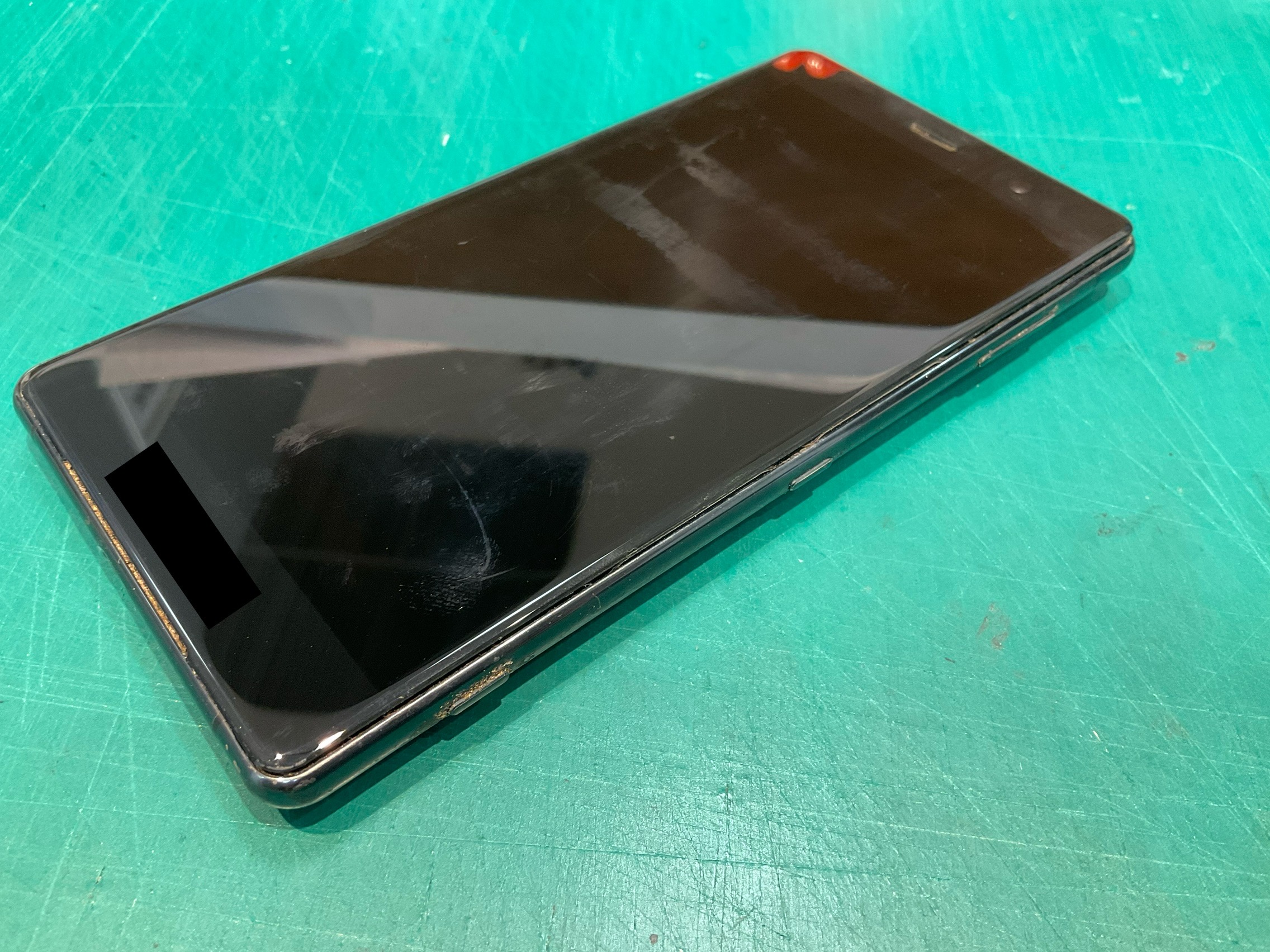 Xperia XZ2 Premium 画面が浮いてきて色々な動作不良が！？　バッテリー交換修理　スマホ修理工房浦和パルコ店