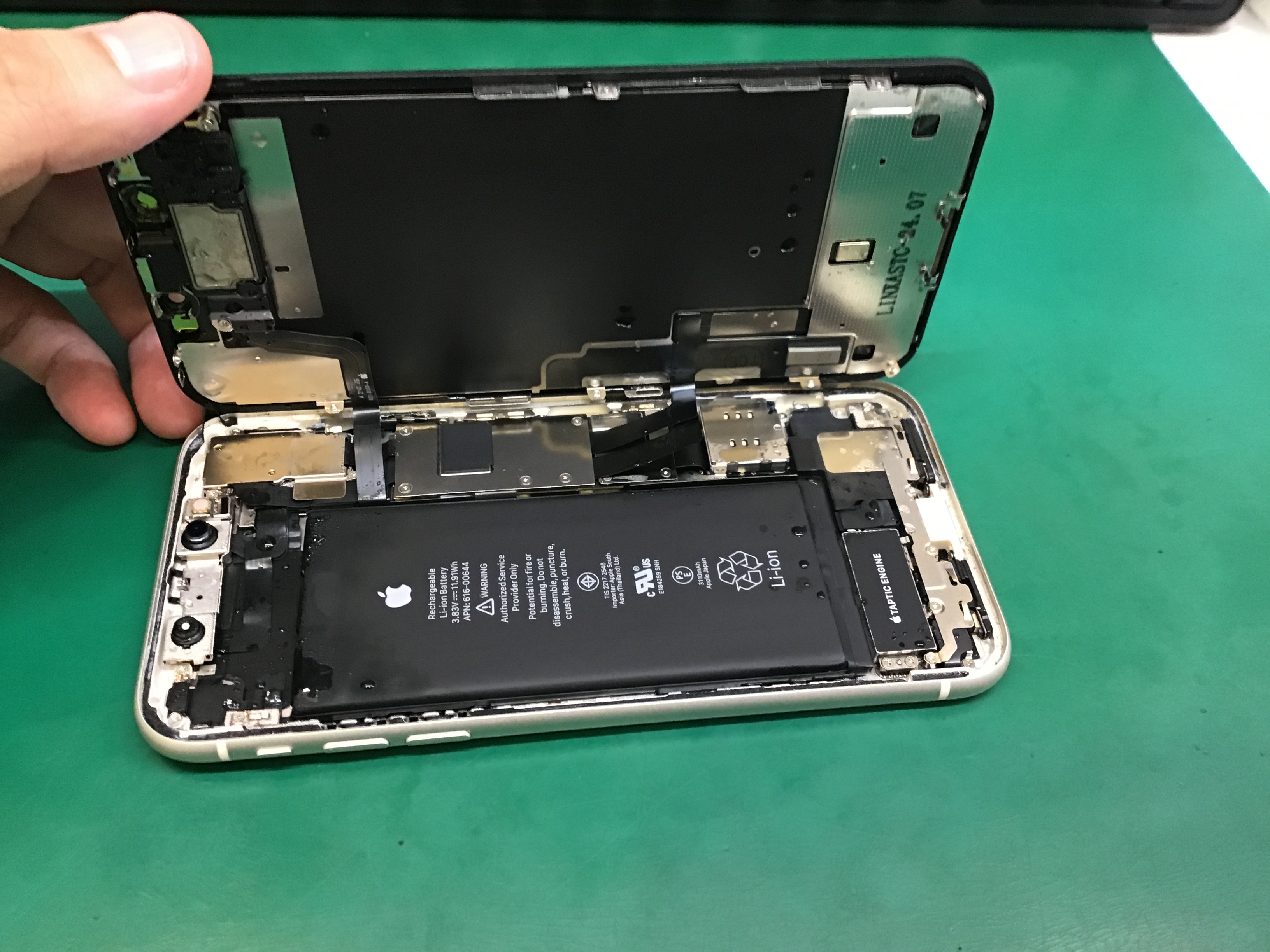 iPhone11のバッテリー交換は、データそのまま・即日修理のスマホ修理工房京王聖蹟桜ヶ丘ショッピングセンターB館店へ！