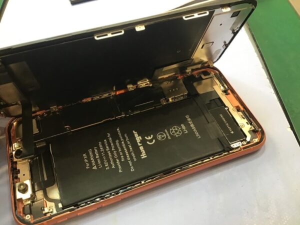 iPhoneSE２のバッテリー交換なら最短即日修理のスマホ修理工房港北TOKYU Ｓ.Ｃ.店にご相談ください！