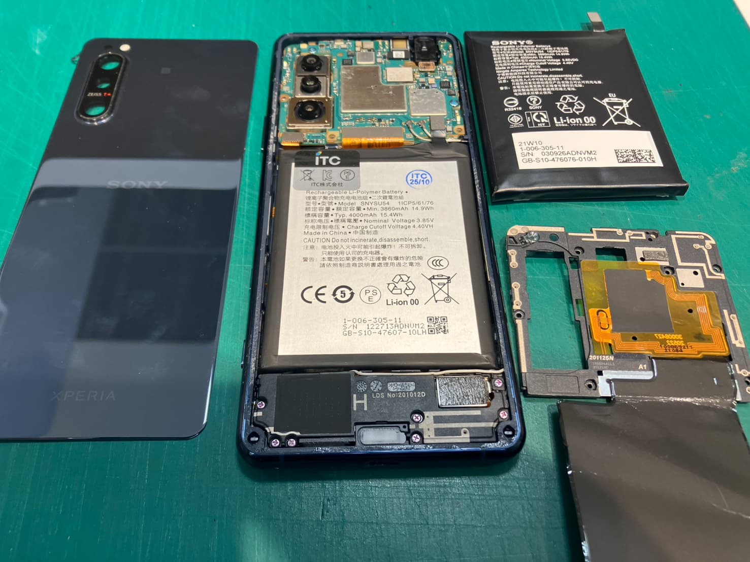 Xperia5Ⅱの膨張したバッテリーを交換いたしました　-スマホ修理工房浦和パルコ店-