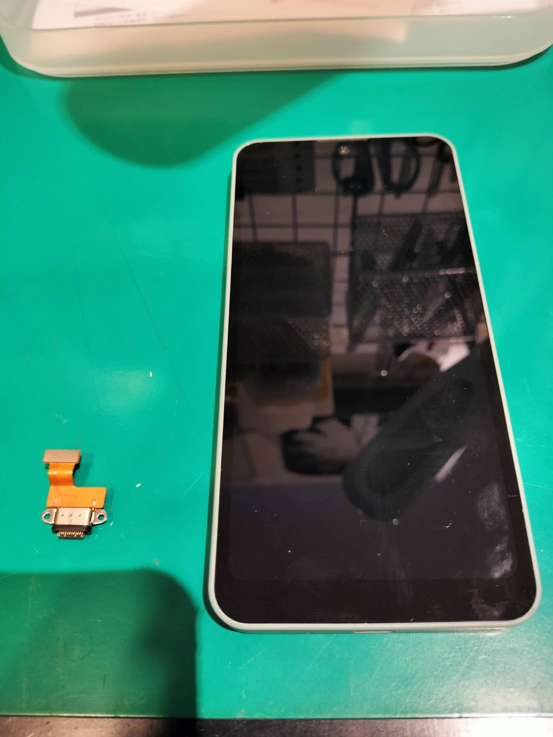 AQUOS wish2の充電コネクタ交換修理【スマホ修理工房 京王アートマン府中店】