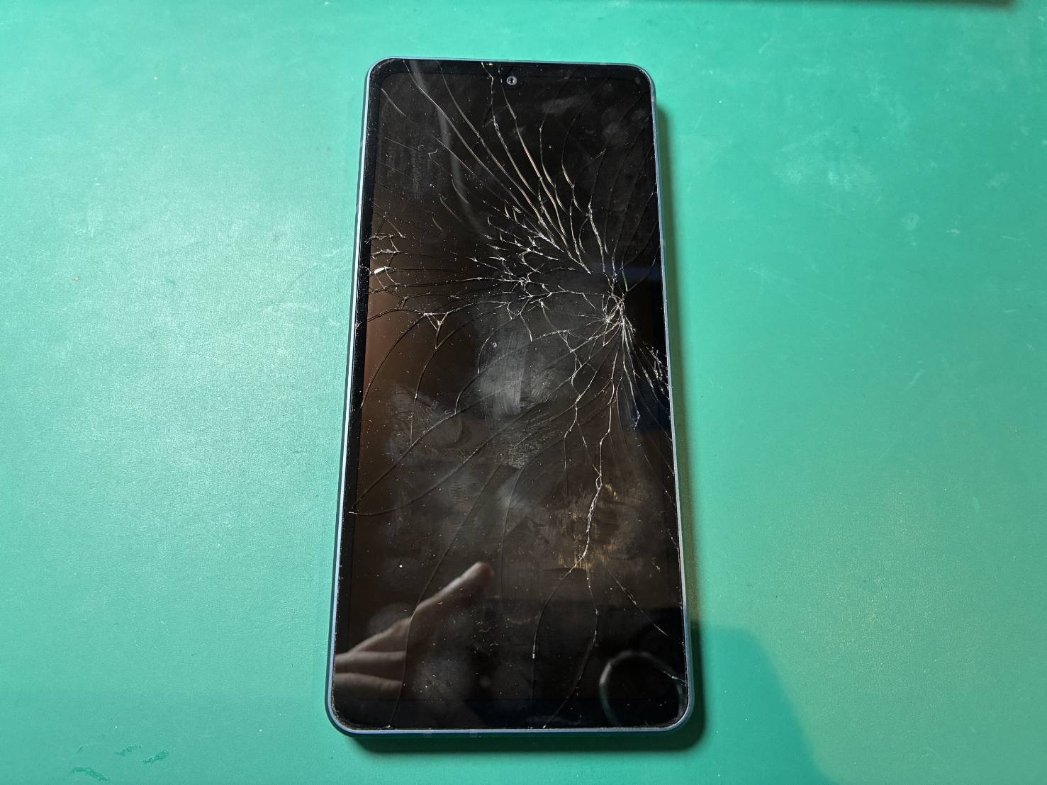 尼崎市からお越しのお客様よりAQUOS sense8の画面交換をご依頼いただきました！