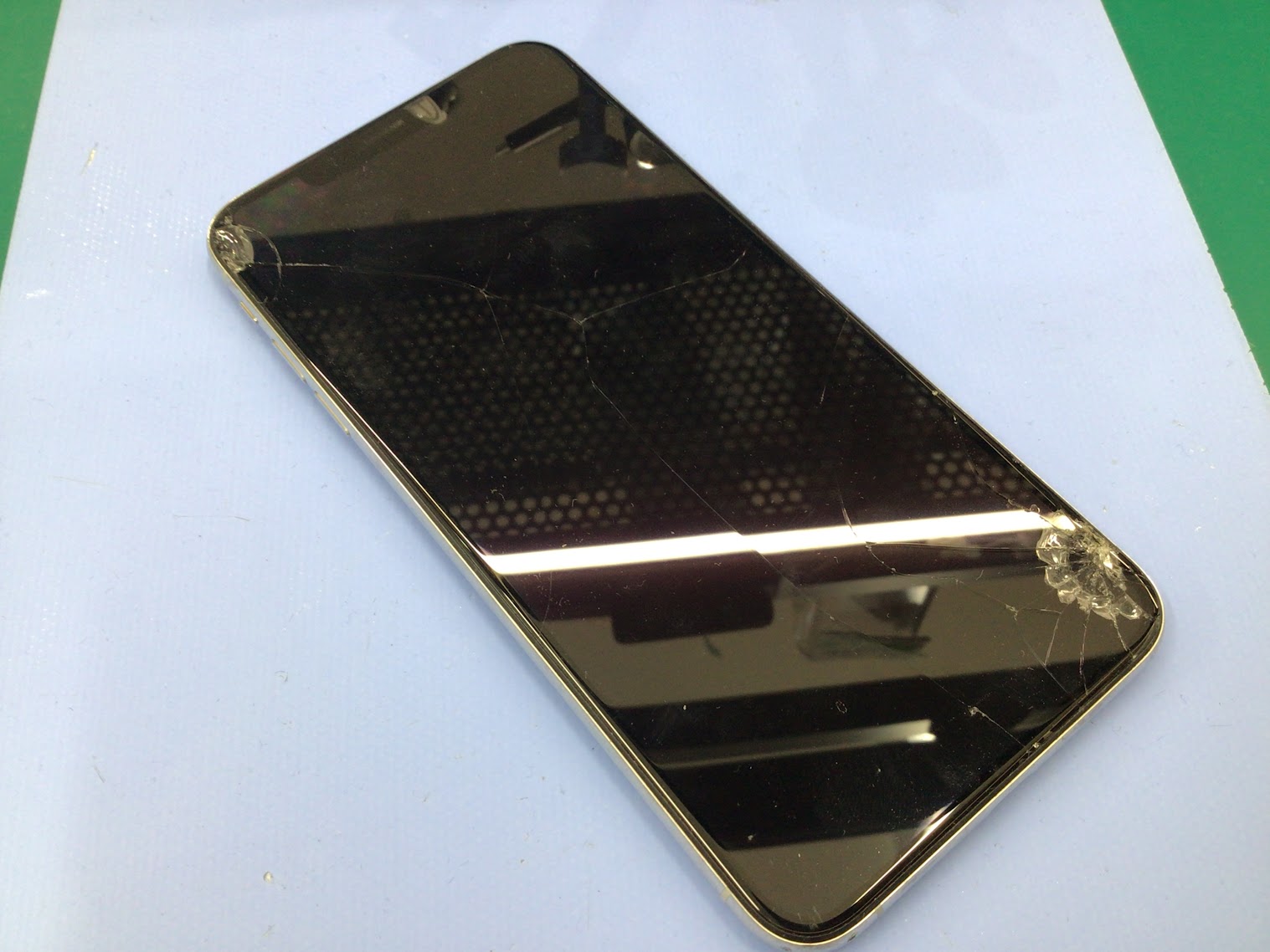 iPhone12の画面交換なら最短即日修理のスマホ修理工房海老名ビナウォーク店にご相談ください！