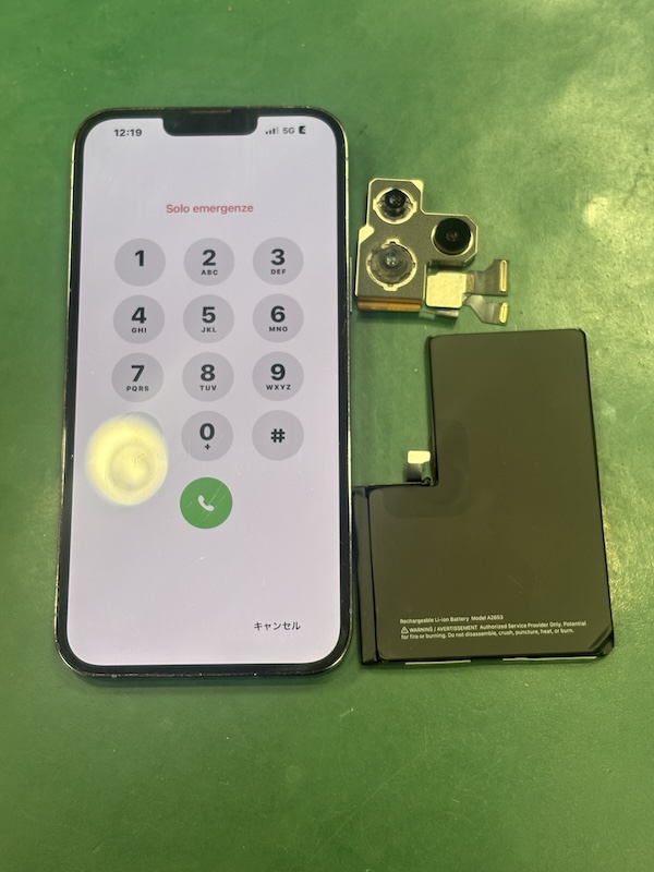 iPhone13ProMax バッテリー、アウトカメラ、リアカメラレンズ3箇所修理！？