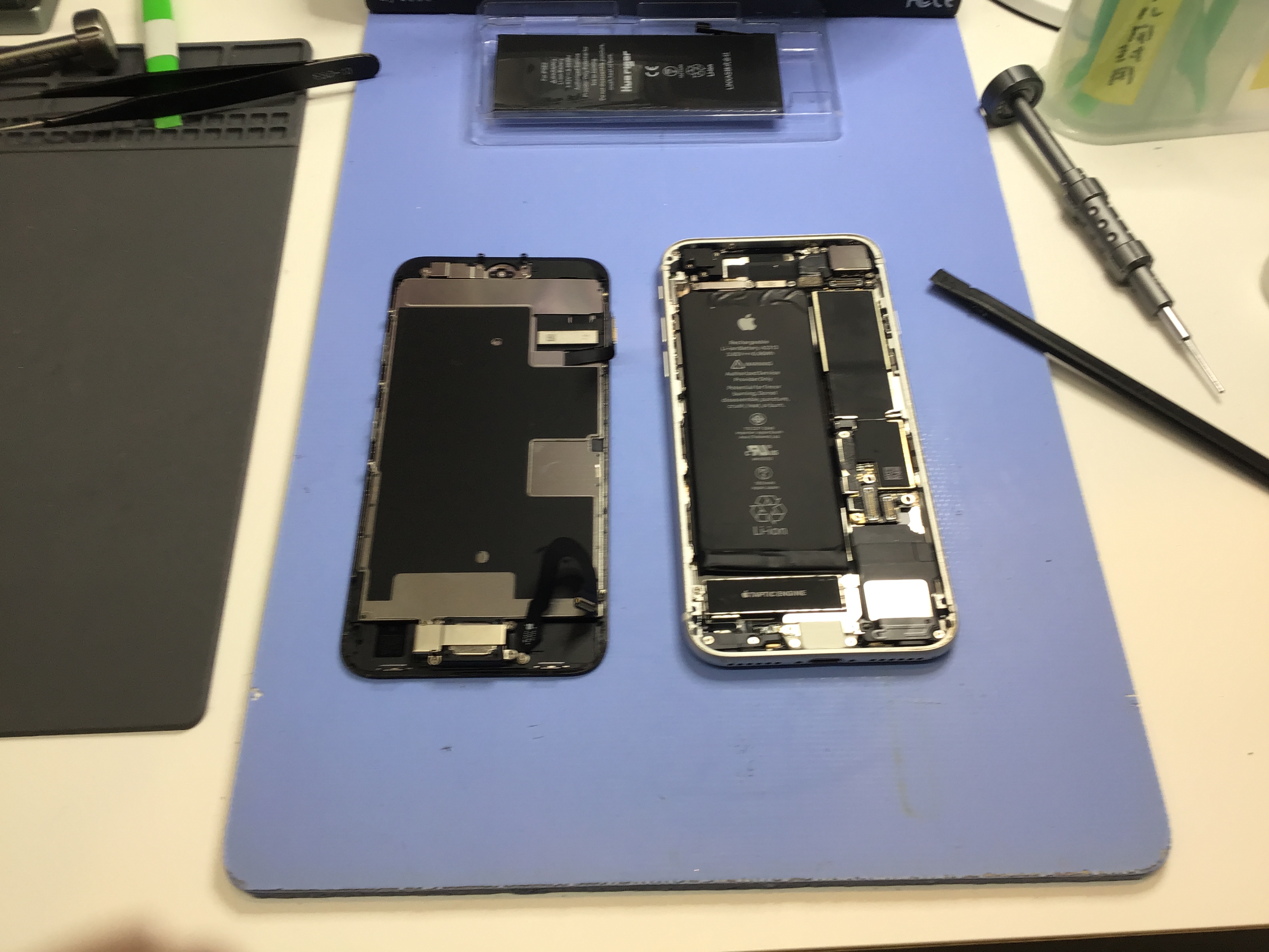 iPhoneSE2のバッテリー交換は、データそのまま・即日修理のスマホ修理工房　中野ブロードウェイ店へ！