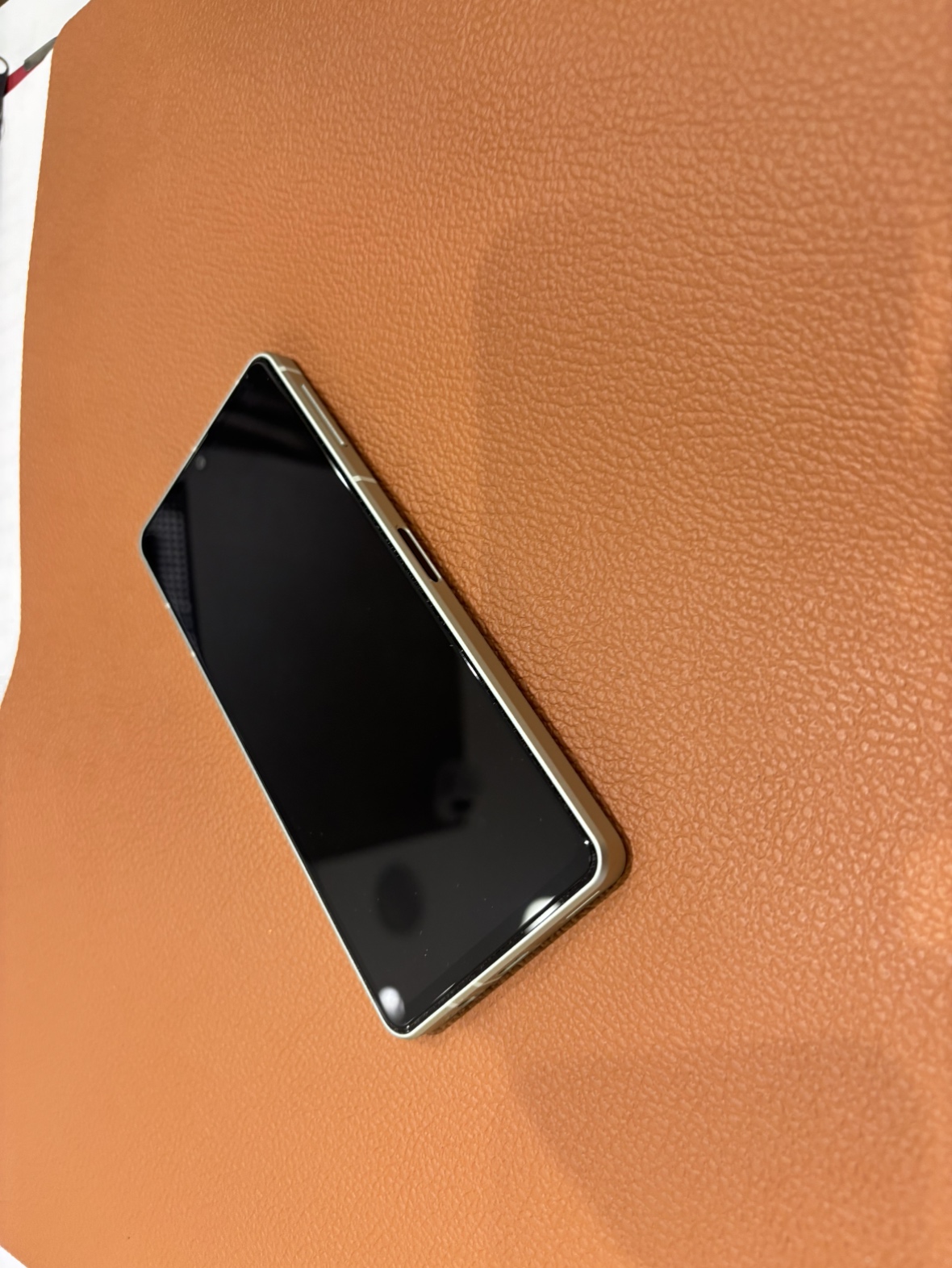 液晶に不具合のでたAQUOSsense8のパネル交換承りました！！！