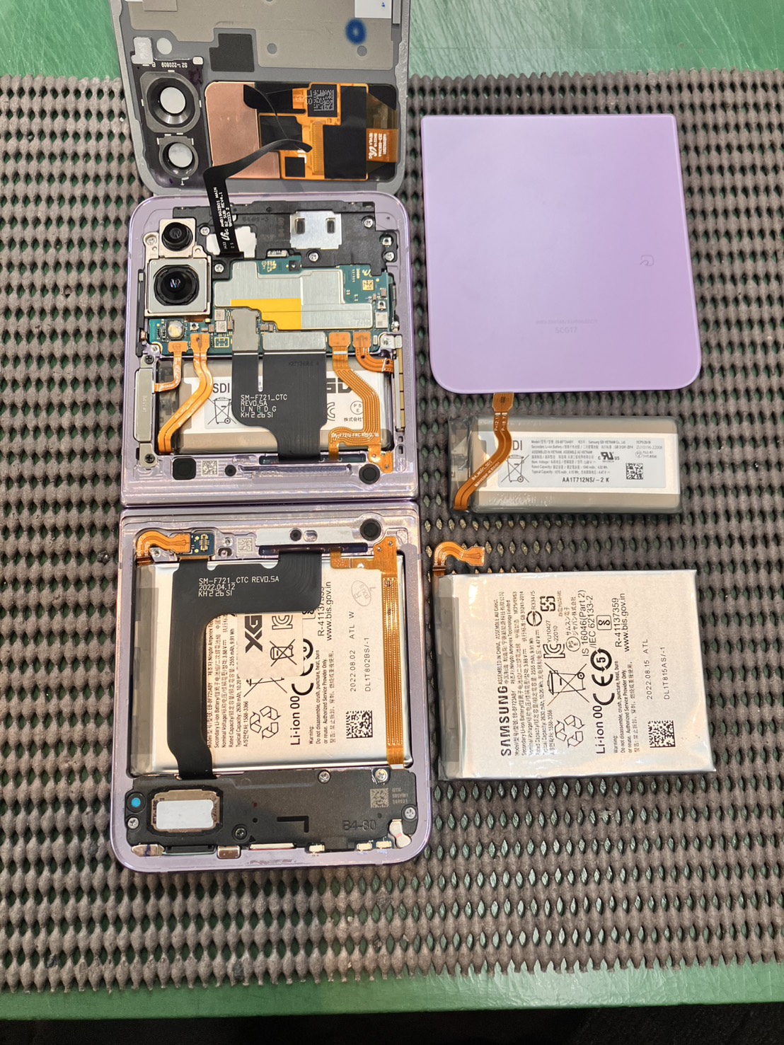 SAMSUNG 【Gakaxy Z Flip4(SC-54C/SCG17/SM-F721B)】の修理サービス