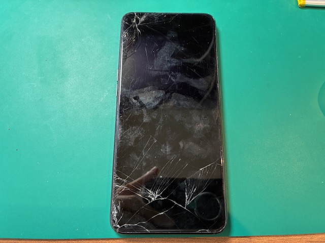 神戸市からお越しのお客様よりOPPO Reno5Aの画面交換をご依頼いただきました！