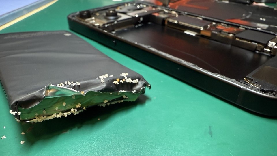 iPhone15(アイフォン15)のバッテリー交換などの修理は、スマホ修理工房アリオ上尾店へ！