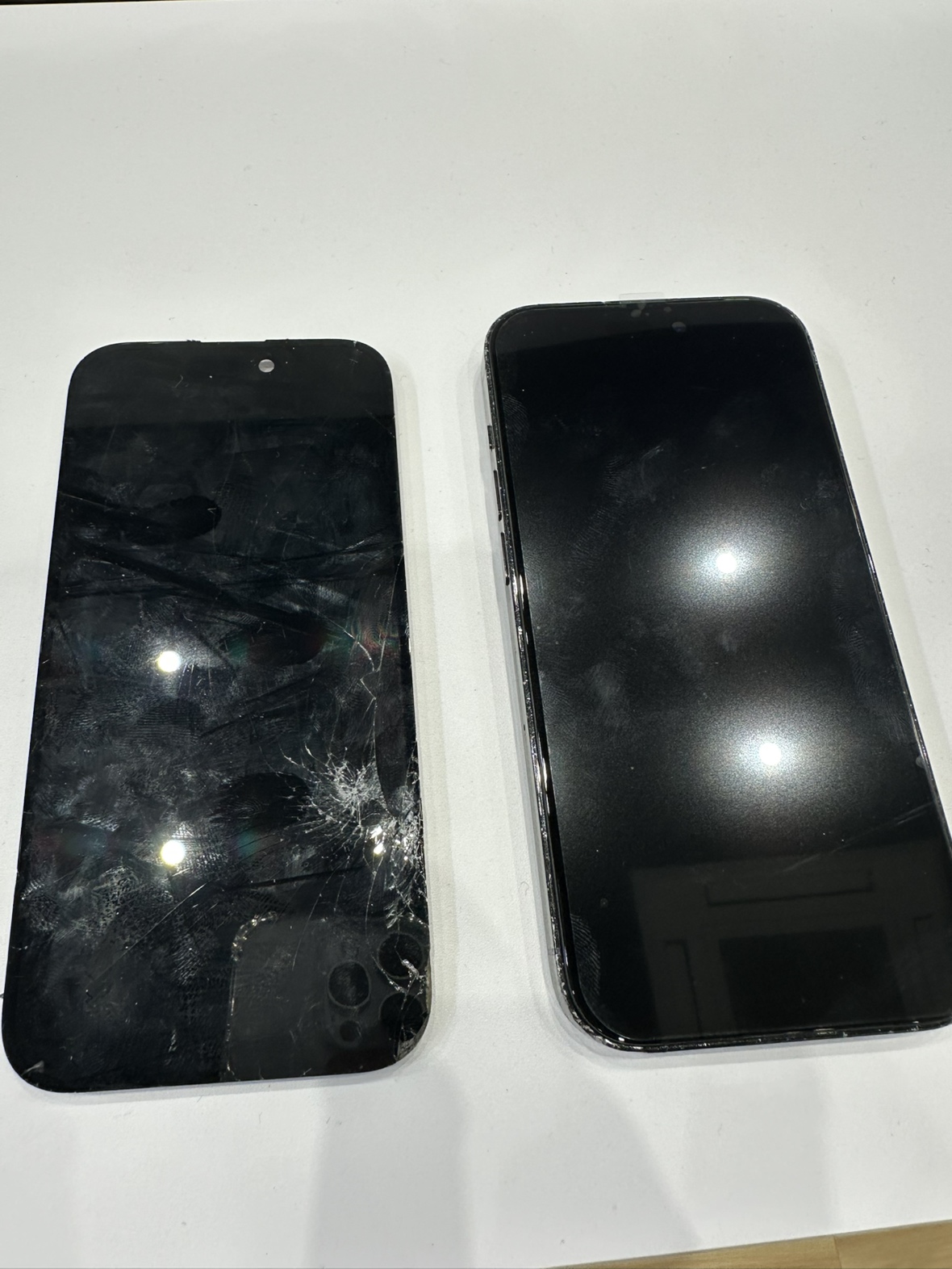 iPhone 14 Pro（アイフォン）の画面割れはスマホ修理工房イオンモール福岡店で即日修理可能です！