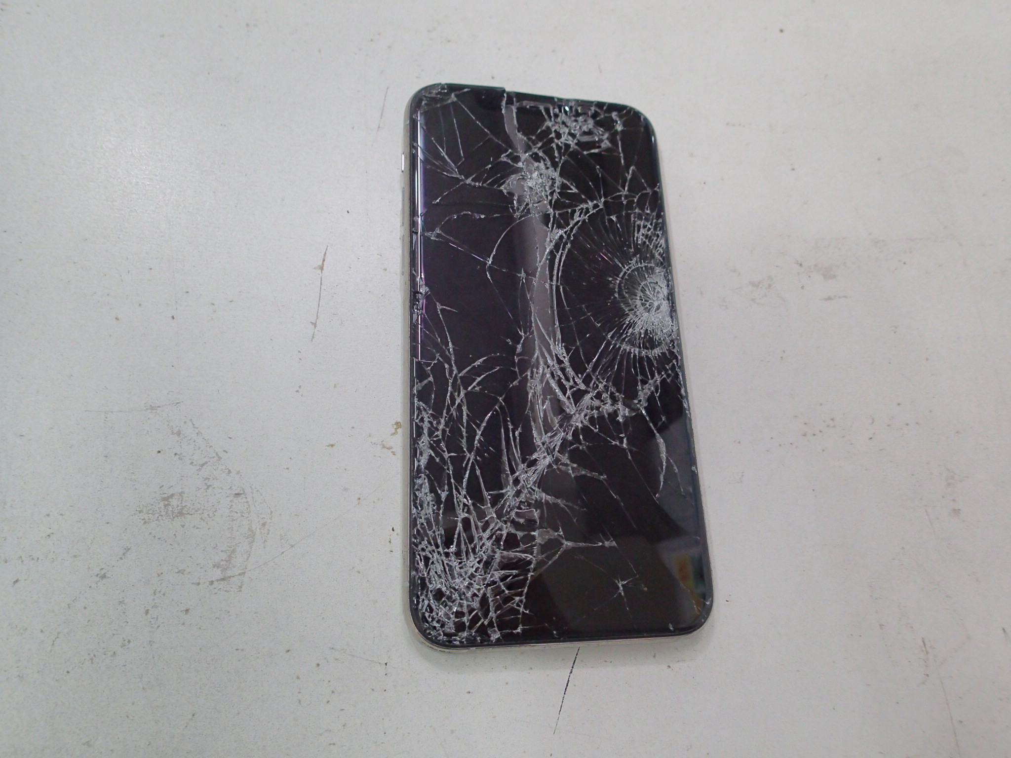 八潮市よりiPhoneの画面修理【スマホ修理工房フレスポ八潮店】