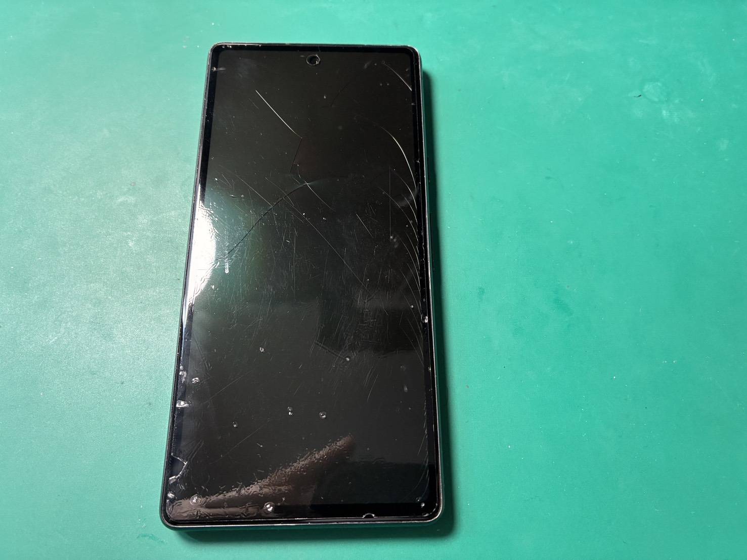 神戸市からお越しのお客様よりpixel7aの画面交換修理をご依頼いただきました。