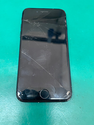 iPhoneSE2(アイフォンエスイーツー) 画面割れ修理・内部クリーニング 【江古田店】