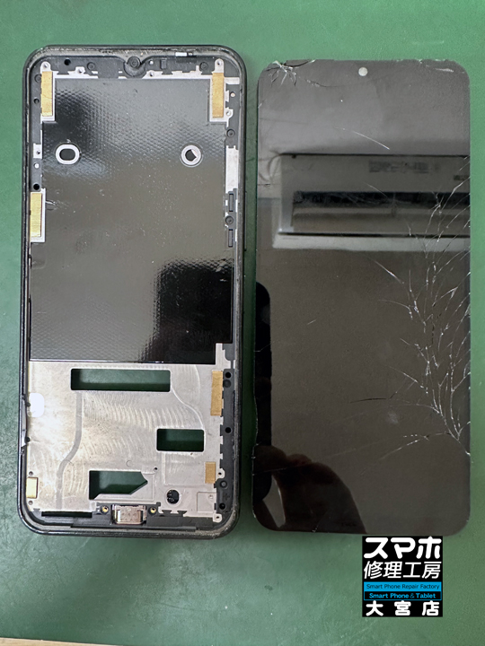 ガラス画面が割れて映らないLibero 5G Ⅳ画面交換修理・分解スマホ