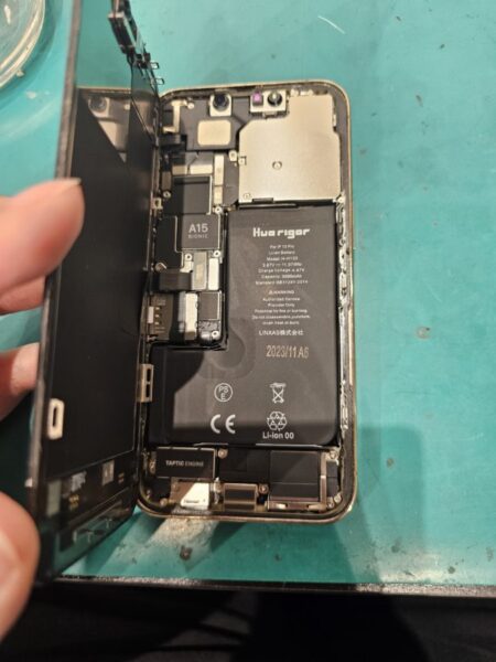 iPhone13PRO(アイフォン13PRO)の充電口交換は、「スマホ修理工房　北千住マルイ店」へ！