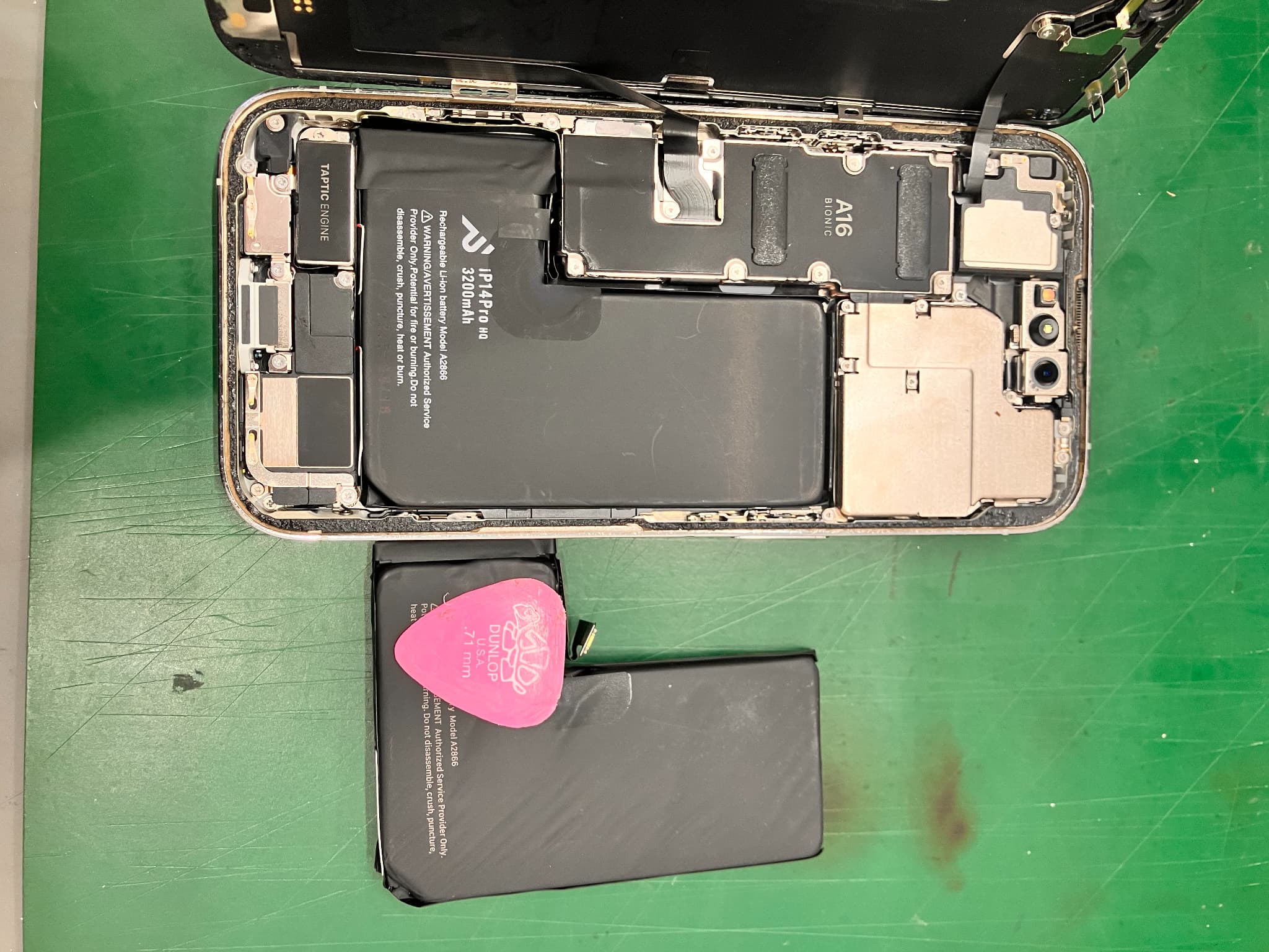 iPhone14Pro のバッテリー交換ならふじみ野市　スマホ修理工房　イオン大井店まで！