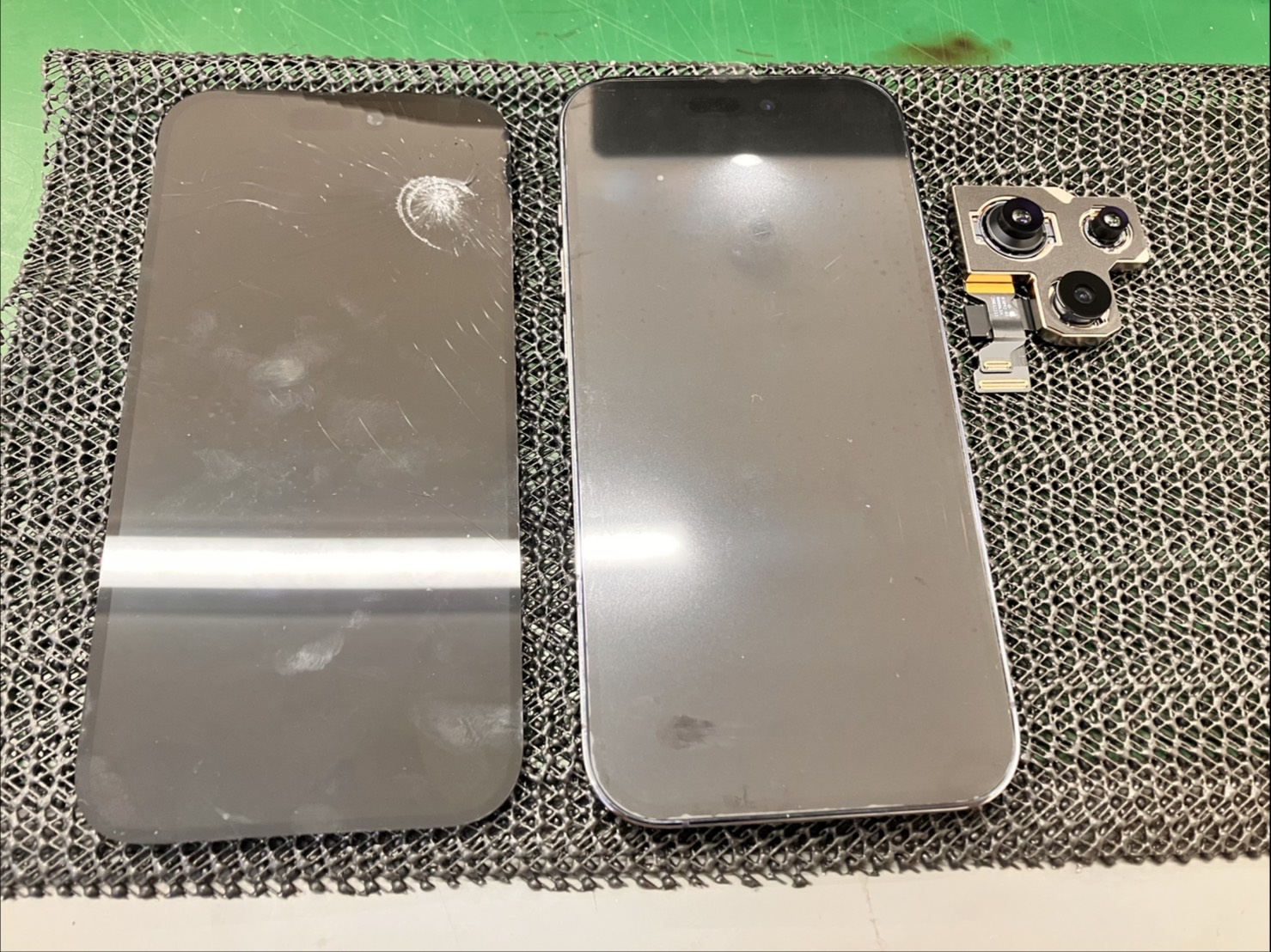 iPhone14Proの液晶とアウトカメラ交換を行いました!　-スマホ修理工房和光駅前店-