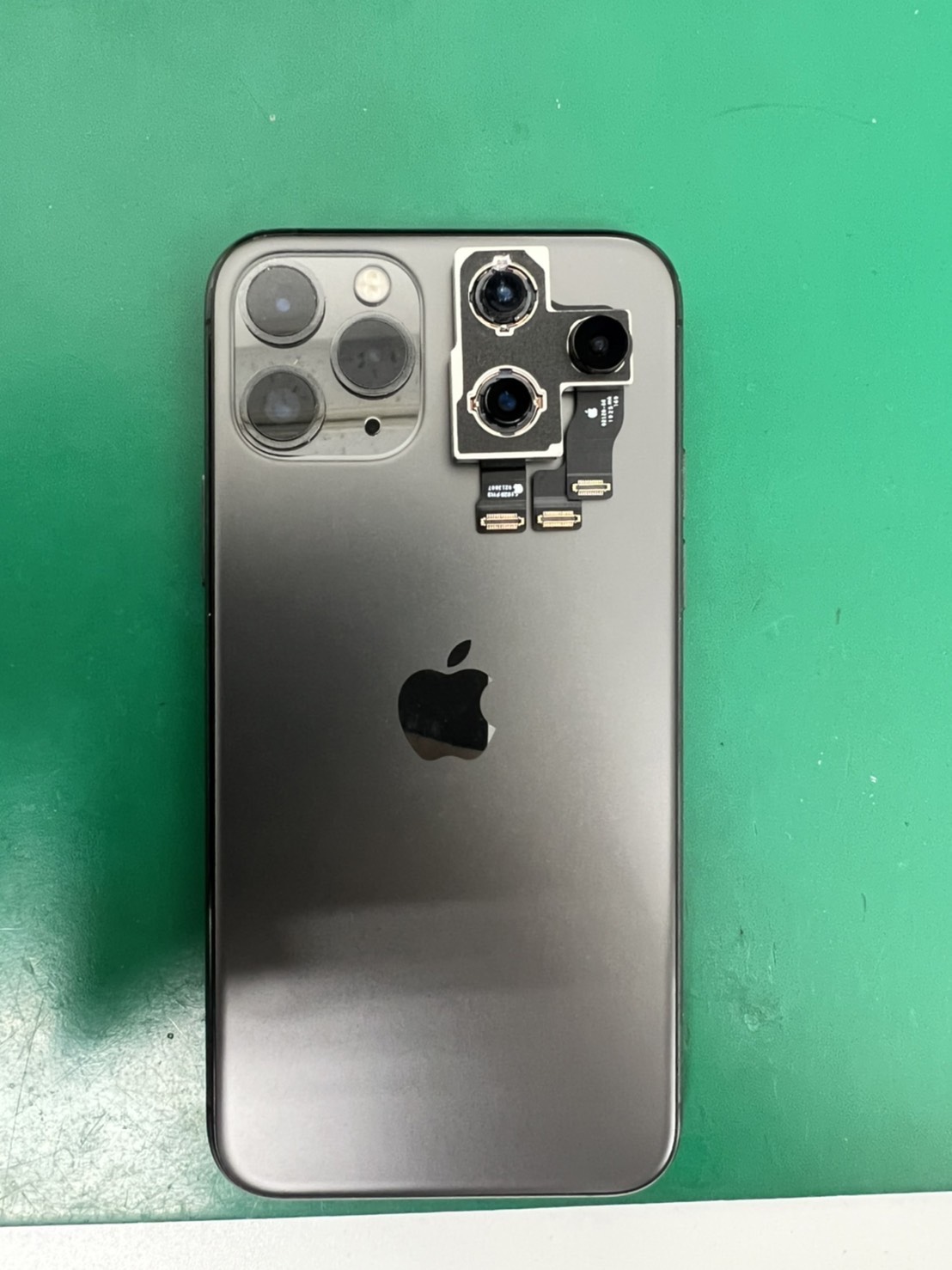 iPhone13Proリアカメラ交換修理を承りました！【スマホ修理工房ミーツ国分寺店】