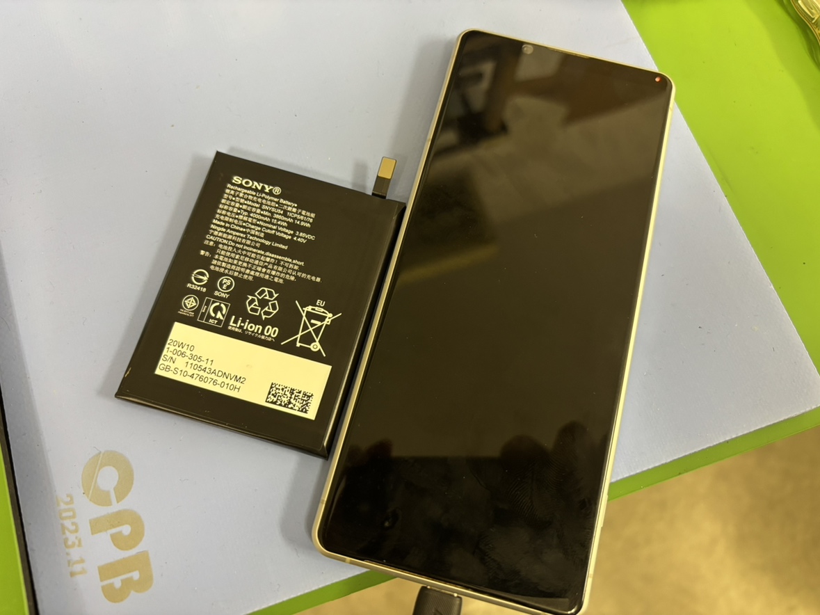 【中央林間店】Xperia1 ⅱのバッテリー交換