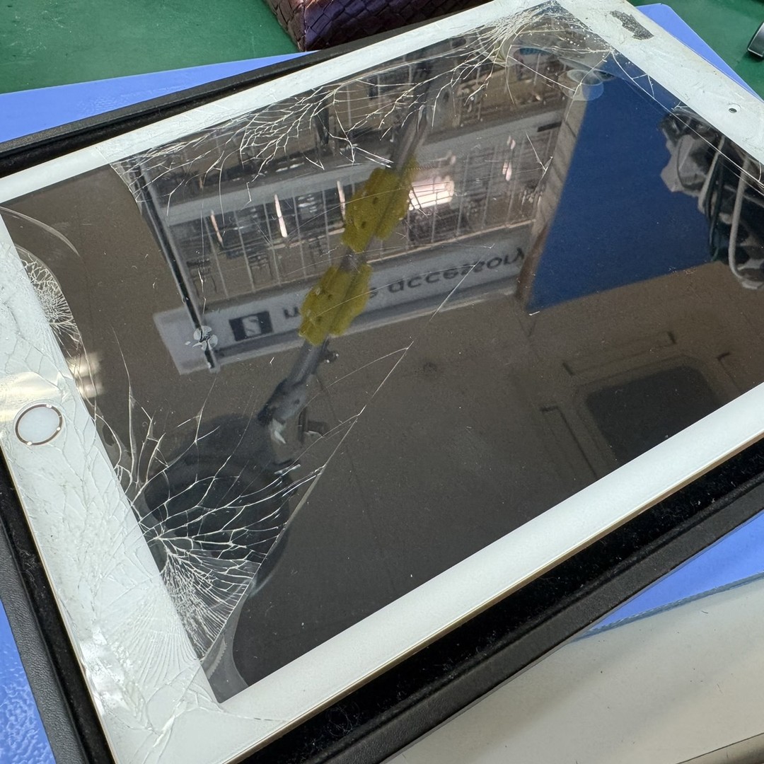 iPad8（アイパッド第8世代）ガラス交換！「スマホ修理工房　ALCo越谷店」
