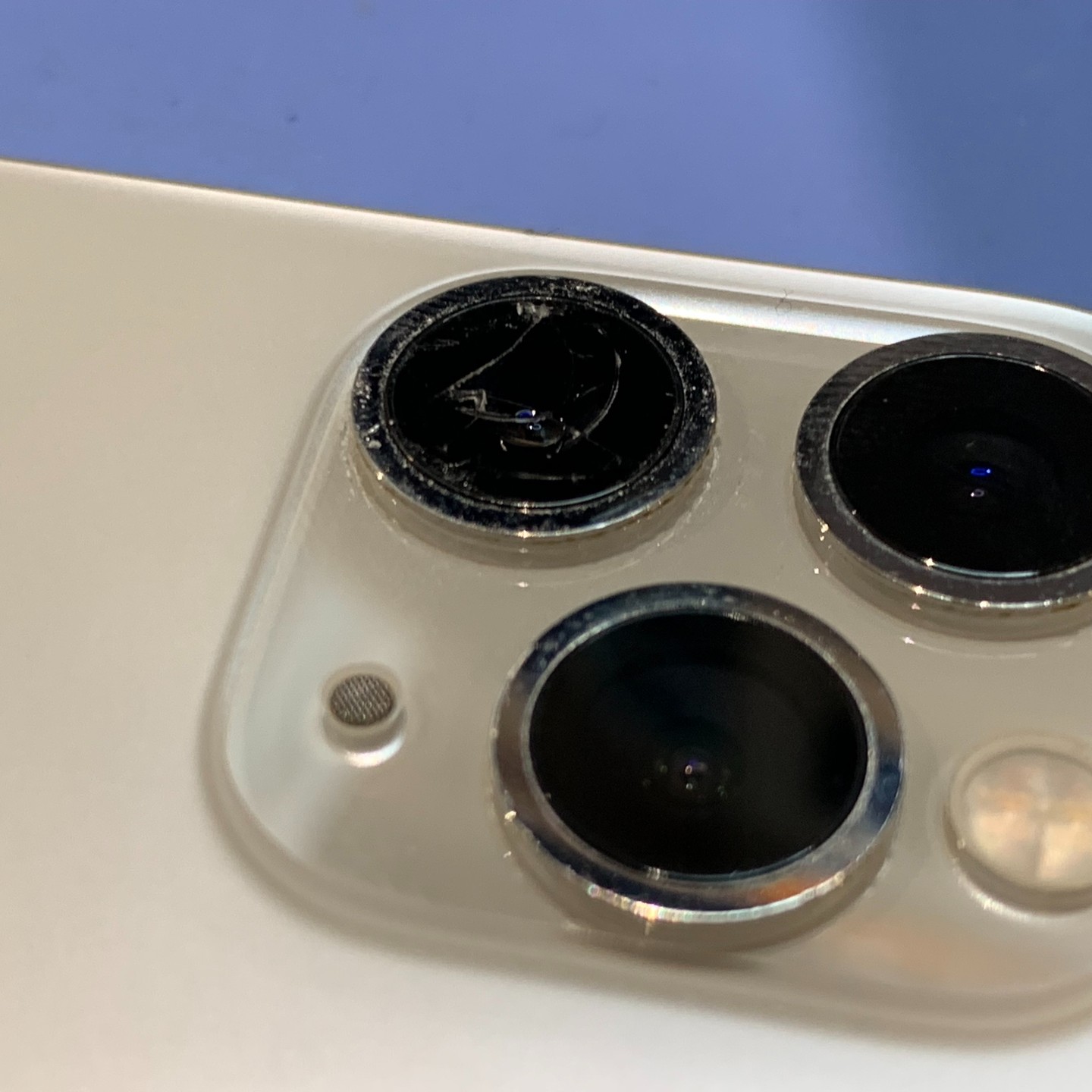 iPhone13Pro(アイフォン13Pro)カメラレンズ修理！「スマホ修理工房　ALCo越谷店」