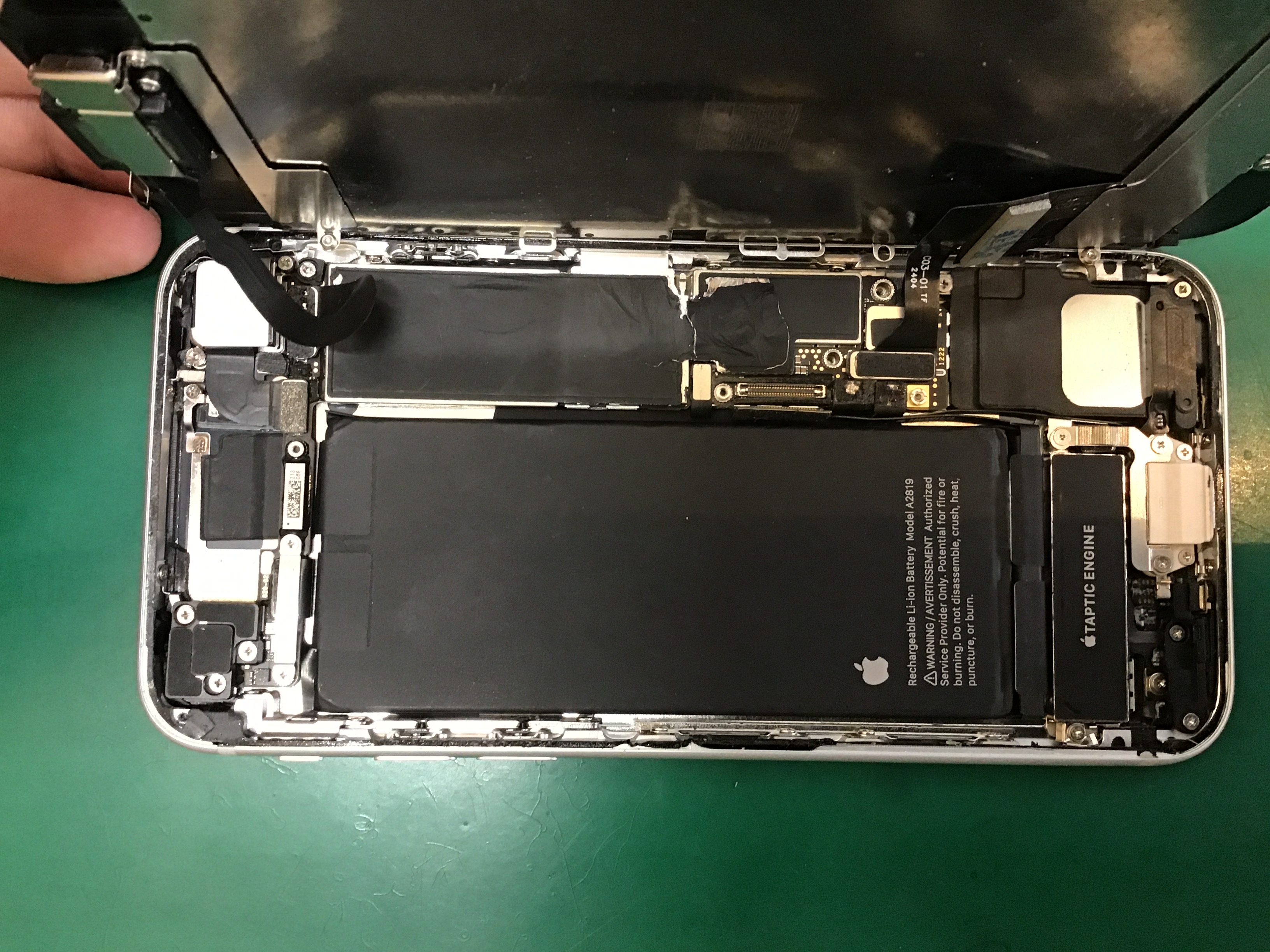 iPhoneSE3のバッテリー交換は、データそのまま・即日修理のスマホ修理工房京王聖蹟桜ヶ丘ショッピングセンターB館店へ！