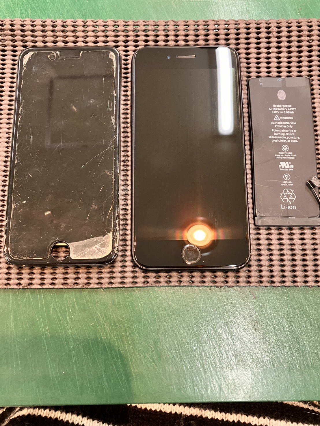 iPhoneSE2の液晶とバッテリー交換を行いました！　-スマホ修理工房和光駅北口店-