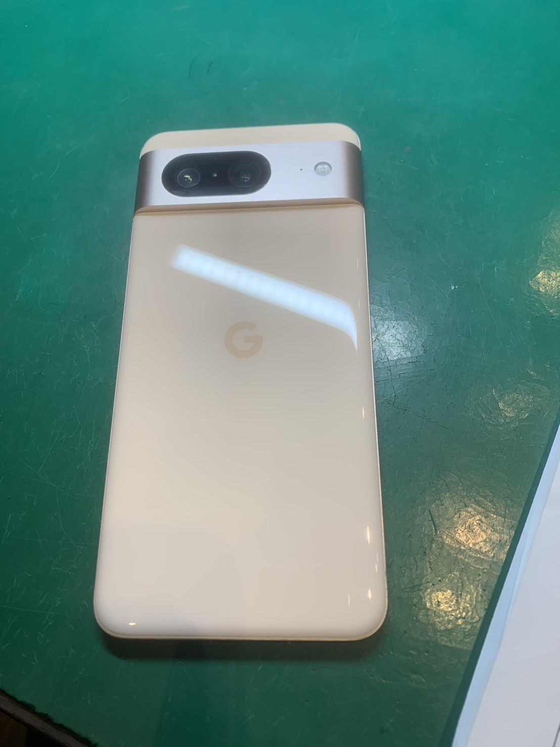 いつの間にかカメラレンズが割れていた…　GooglePixel8カメラレンズ交換修理【スマホ修理工房ミーツ国分寺店】