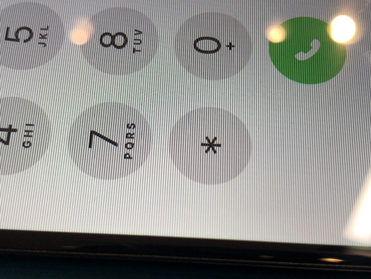 画面に細かい横線が入っているiPhoneSE3の画面交換承りました！！