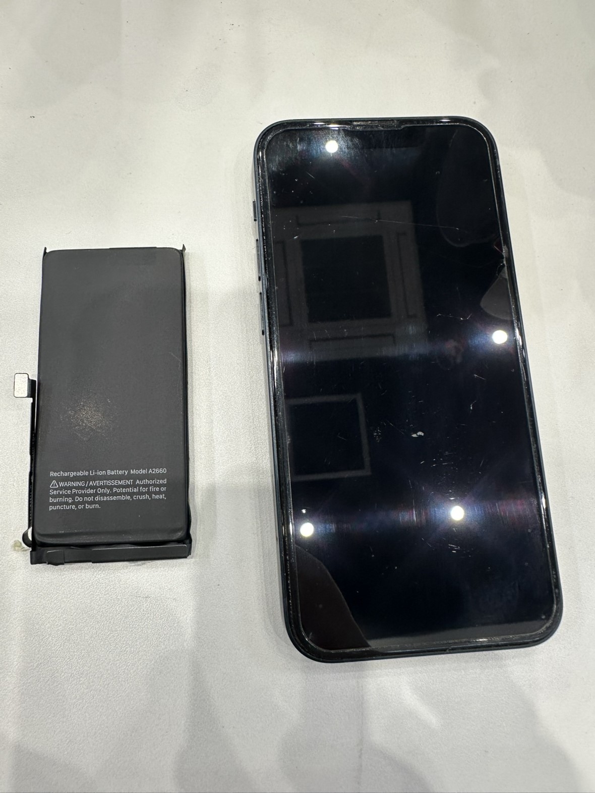 iPhone 13mini（アイフォン）のバッテリー交換はスマホ修理工房イオンモール福岡店で即日修理可能です！