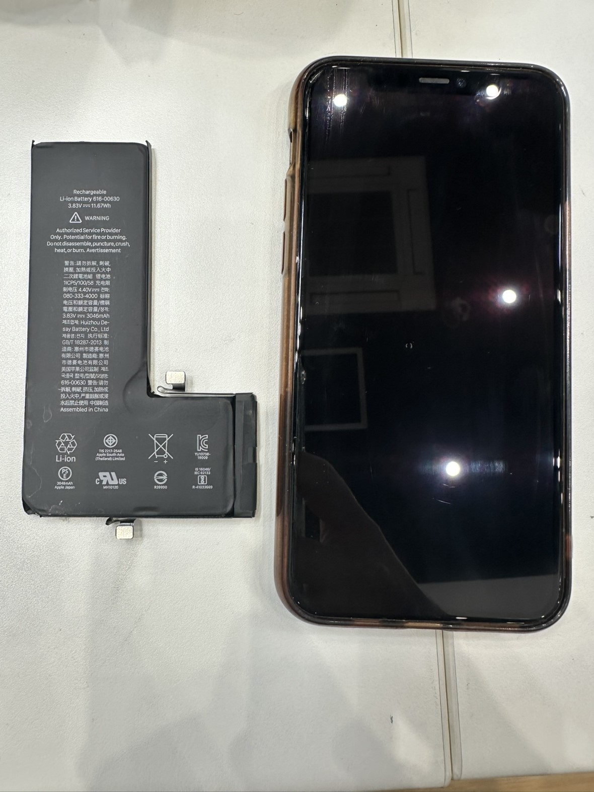 iPhone　11Pro（アイフォン）のバッテリー交換はスマホ修理工房イオンモール福岡店で即日修理可能です！
