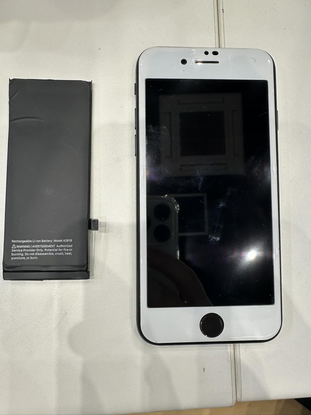 iPhone SE3（アイフォン）のバッテリー交換はスマホ修理工房イオンモール福岡店で即日修理可能です！