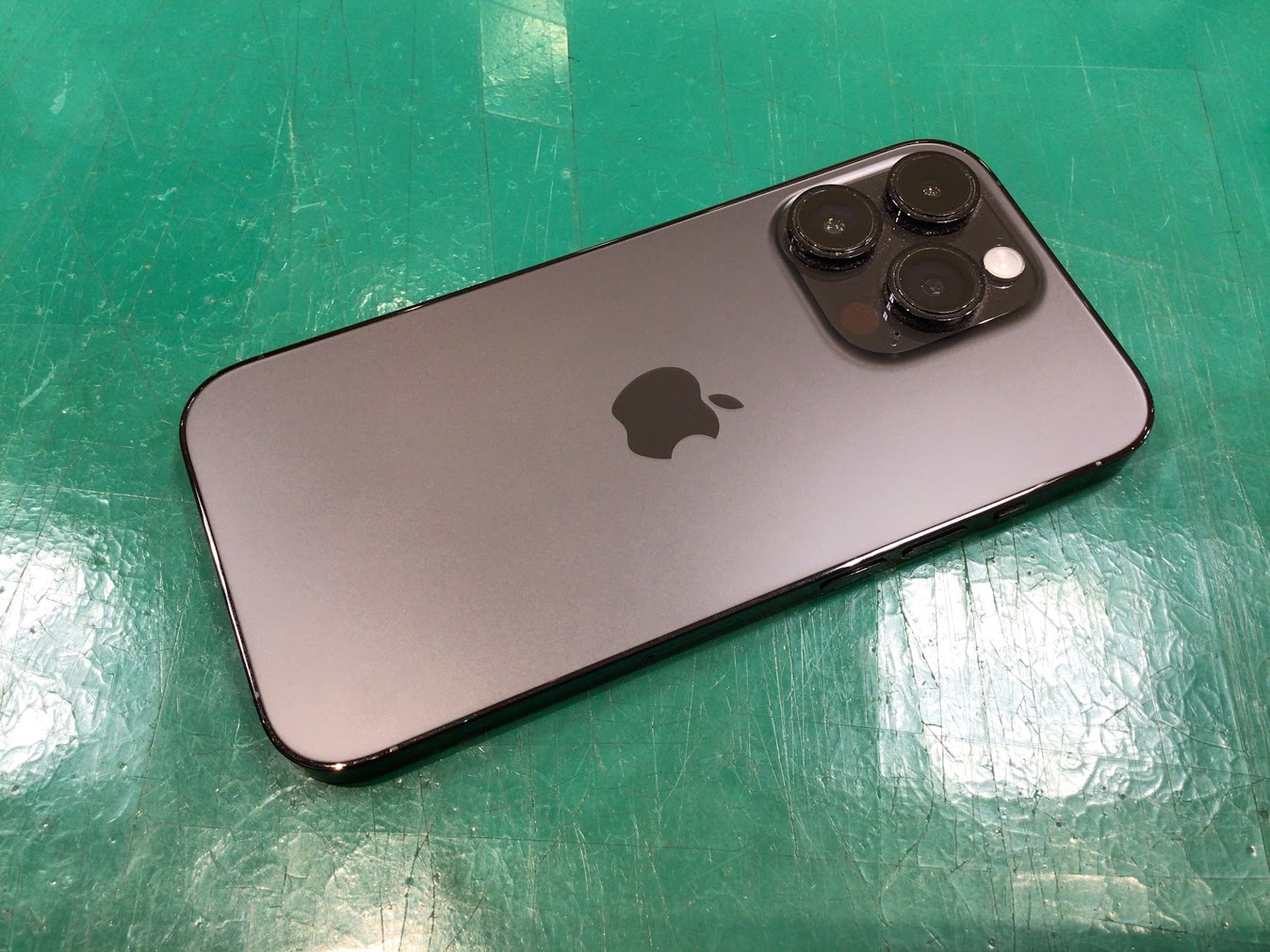 バッテリー交換はデータそのまま修理可能なスマホ修理工房橋本店へ！