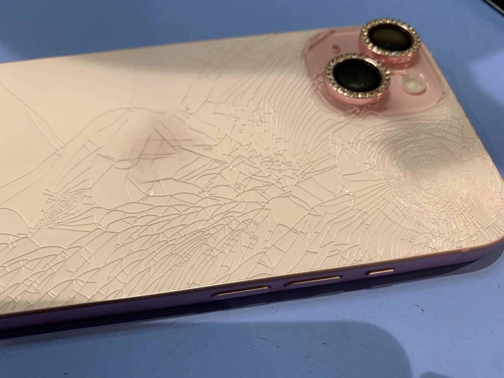 背面ガラスの修理も対応可能です！/三郷市よりご来店【スマホ修理工房フレスポ八潮店】