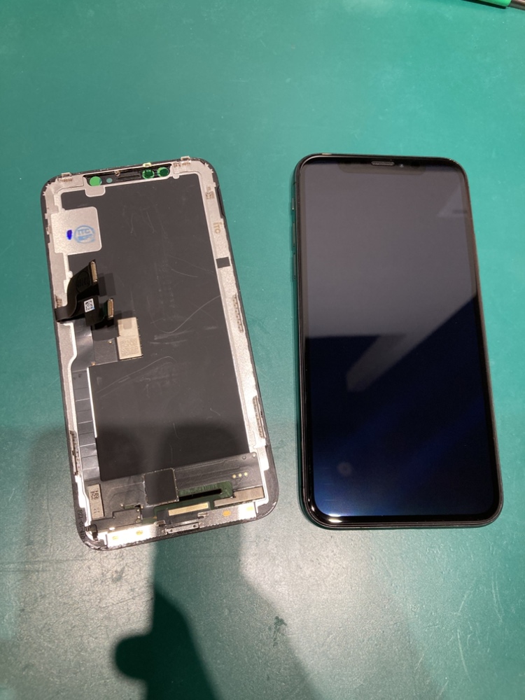 iPhoneXの画面交換修理を行いました！！スマホ修理工房テラスモール湘南店