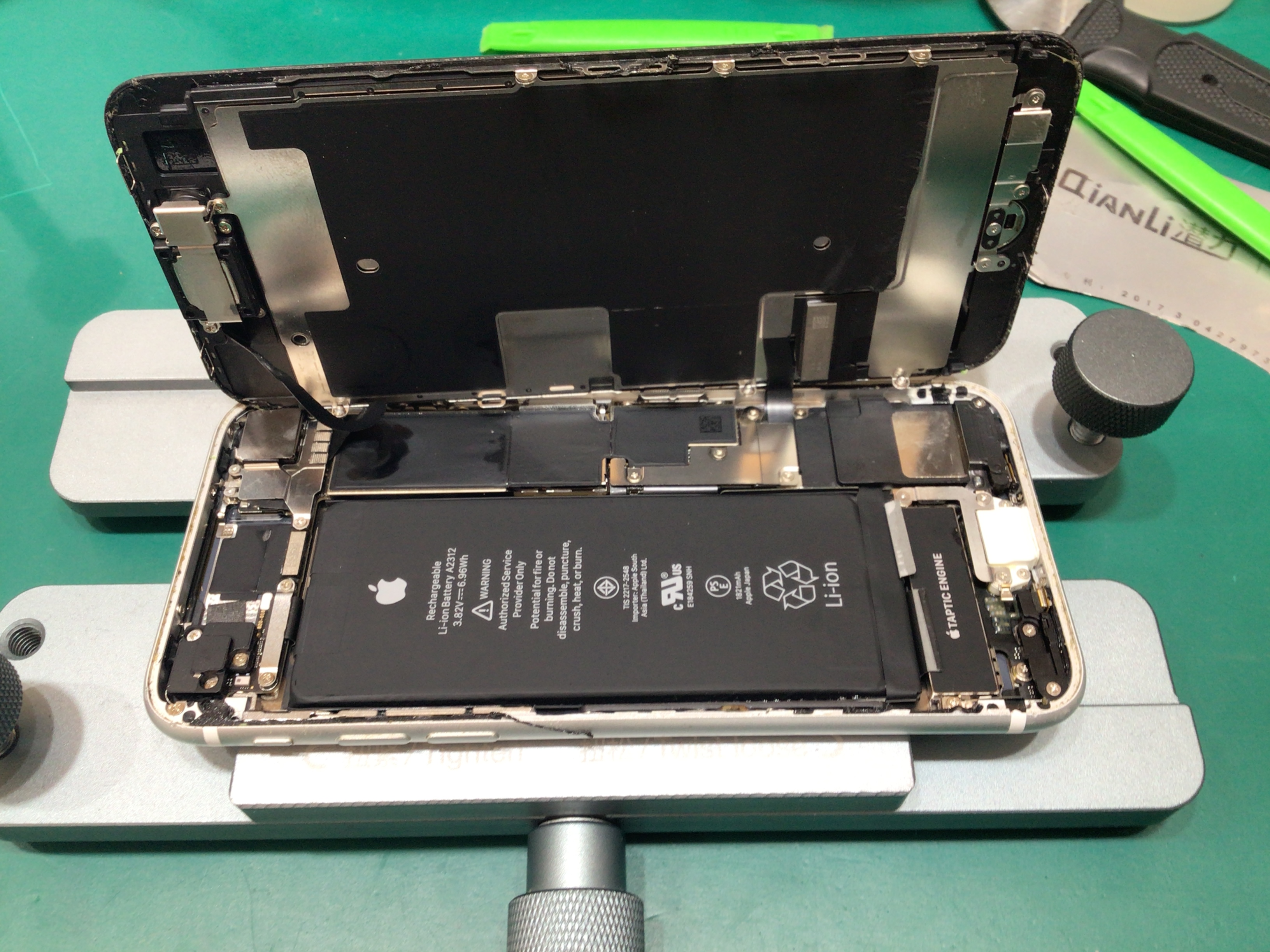 iPhoneSE2バッテリー修理　データをそのまま・最短即日修理のスマホ修理工房 蒲田店にご相談下さい！